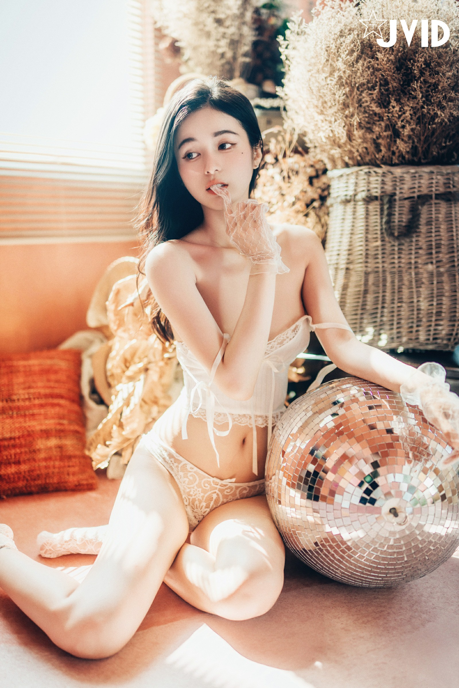 [JVID] 辰辰 – 巨乳嬌妻