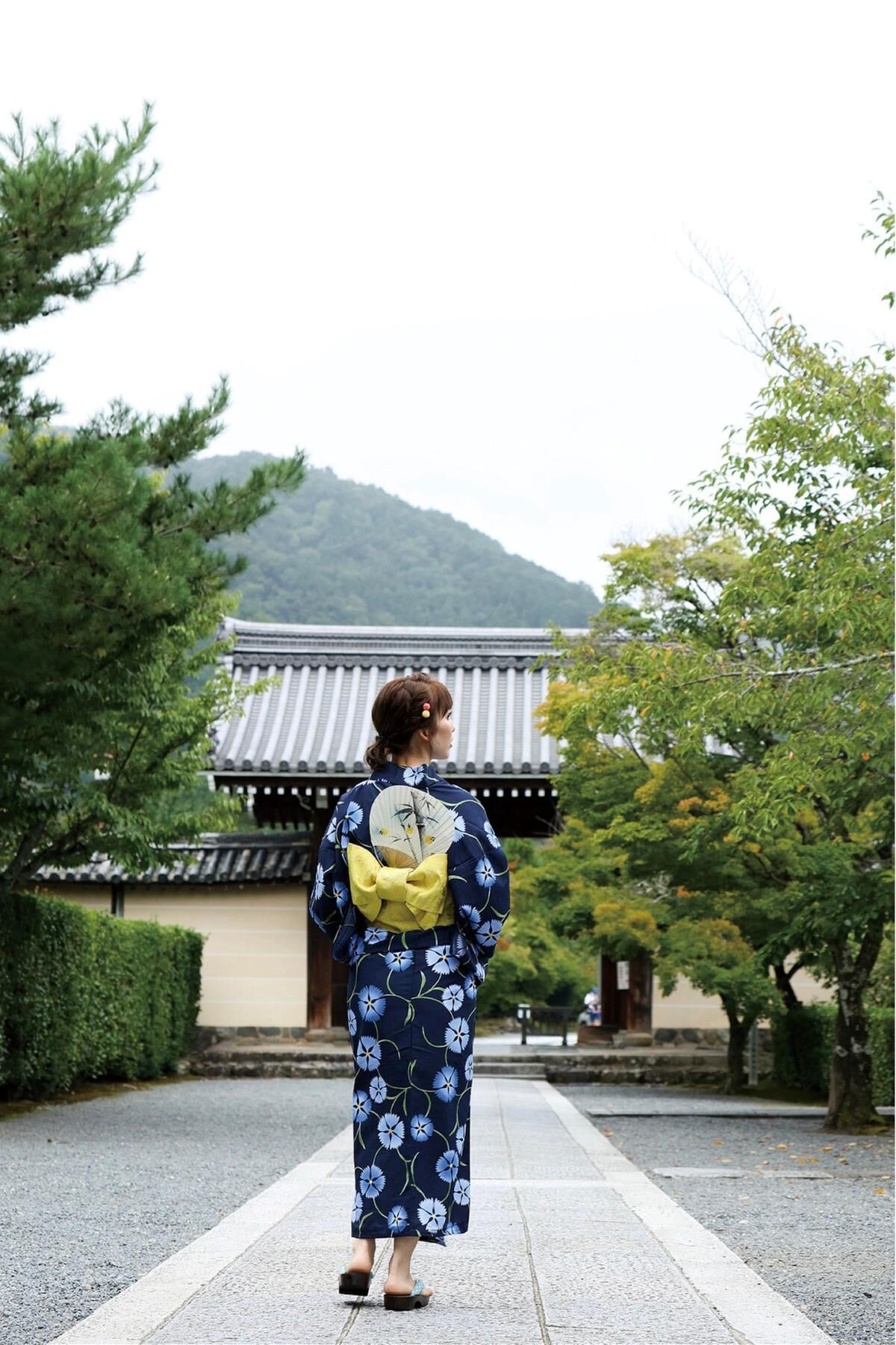Shiori Tokunaga 徳永しおり - Travel Guide 旅のしおり
