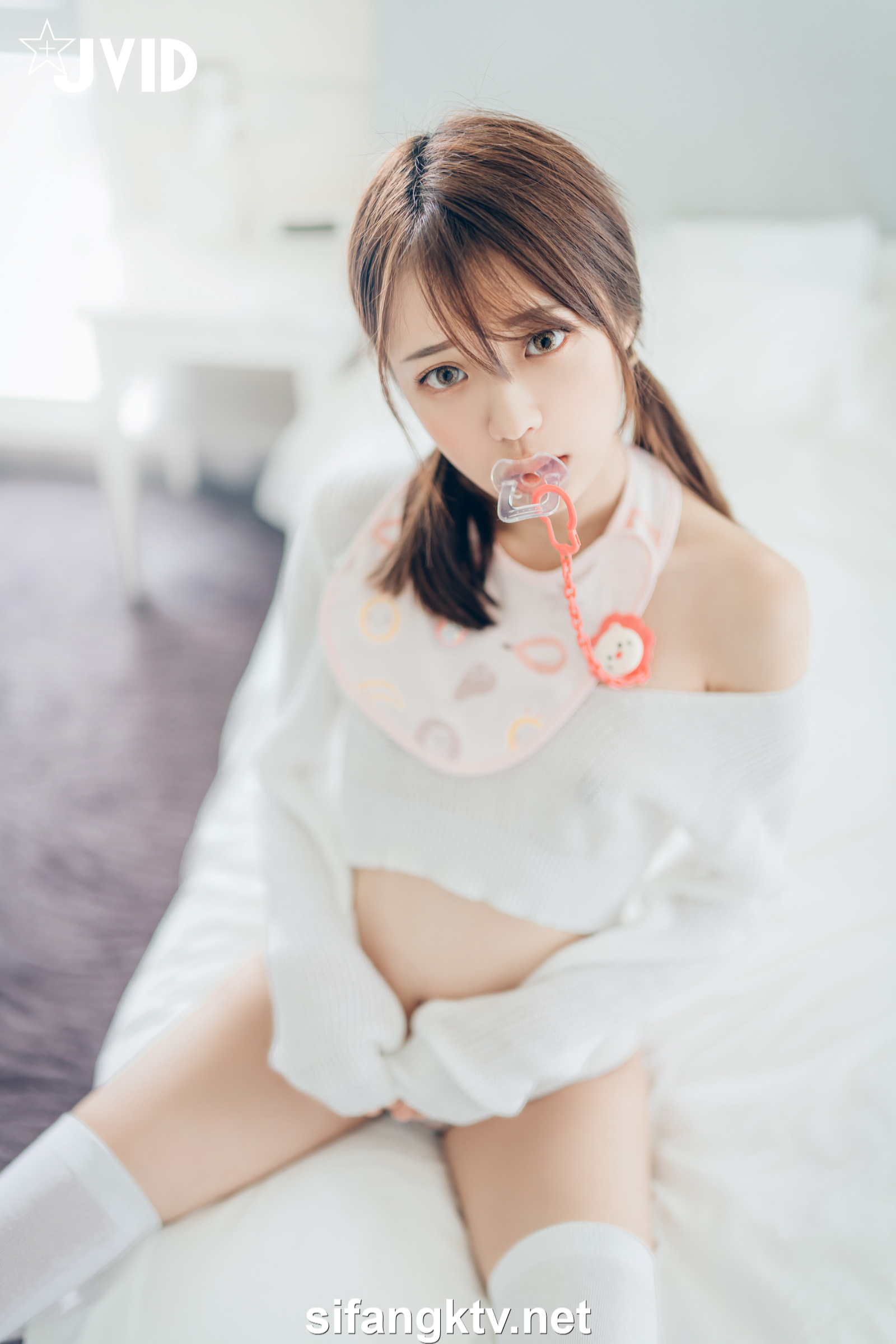 [JVID] 妍妍 Angel – 妍妍小寶寶 來餵她喝奶吧❤️! 還有透絲透點裝 潤滑絲襪💦