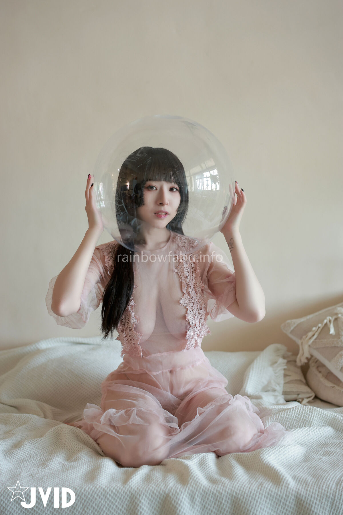 Li Fei Er 黎菲兒 - 菲兒在花叢中蹦出誘人巨乳彈出渾圓翹臀 極限邊緣的挑逗 Part01