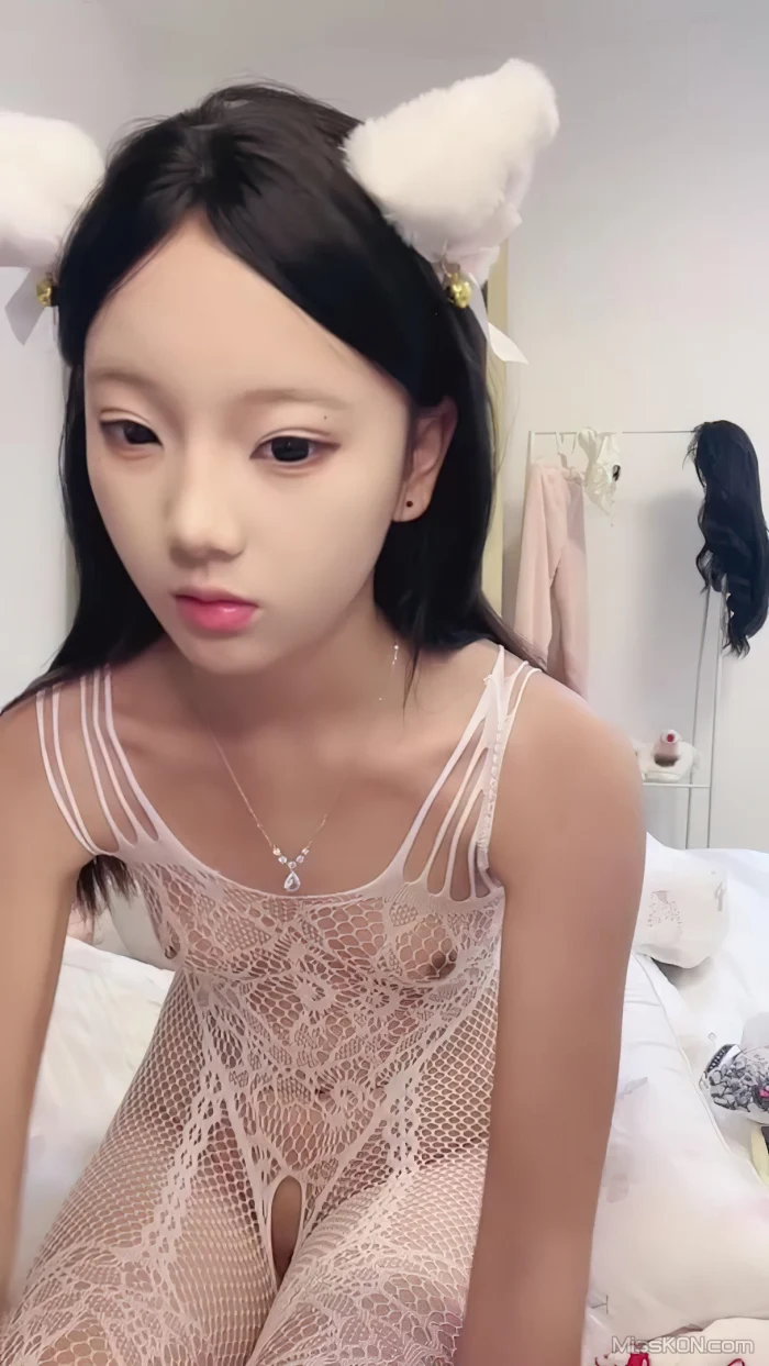 06极品姐妹： 校花下海 粉嫩玉体 全尺度私拍
