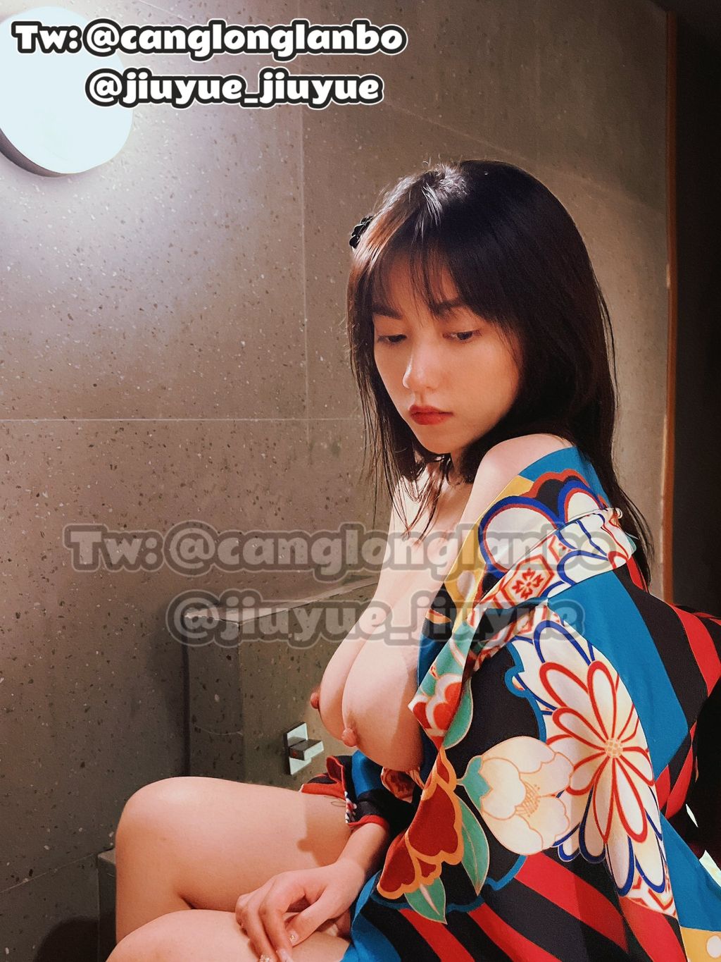酒月： 极品巨乳 人前露出私拍