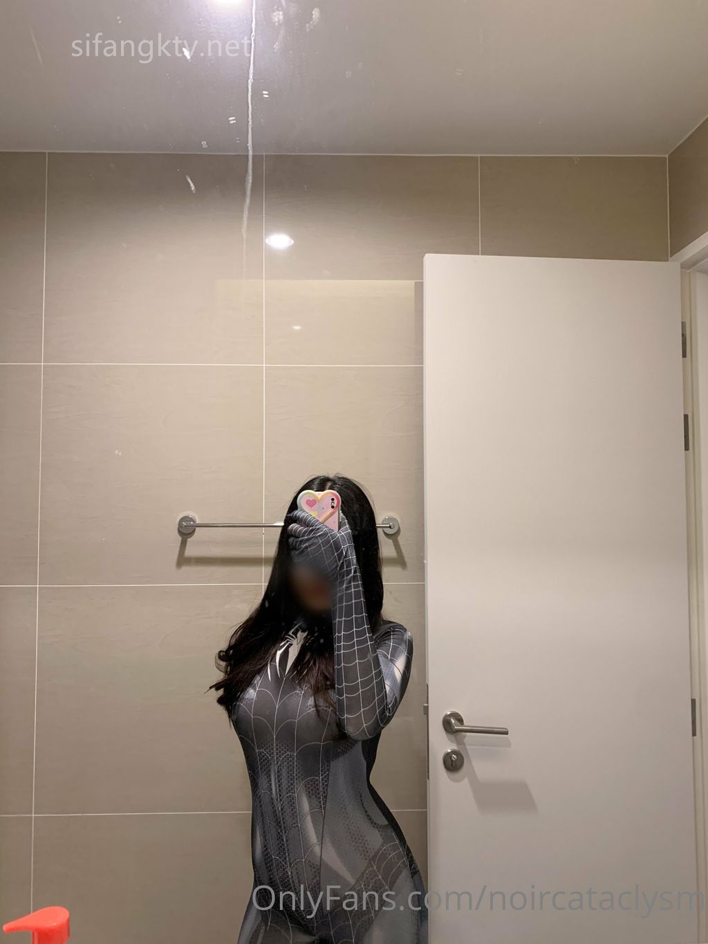 ivylubomb： 大奶白虎一线天 福利姬合集 #03