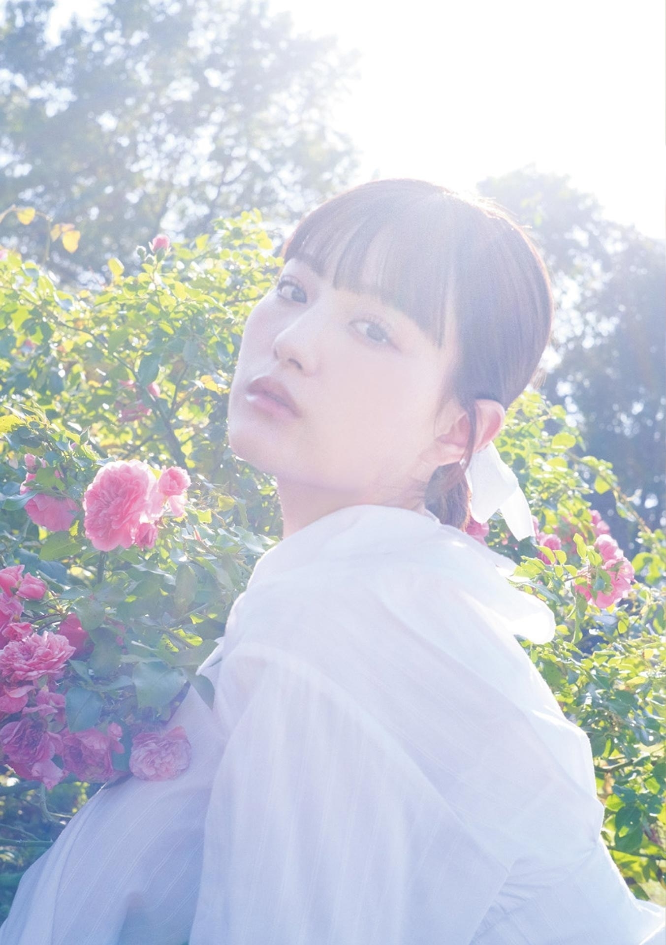 [Photobook] 鶴嶋乃愛 1stフォトエッセイ 微睡む花の様に
