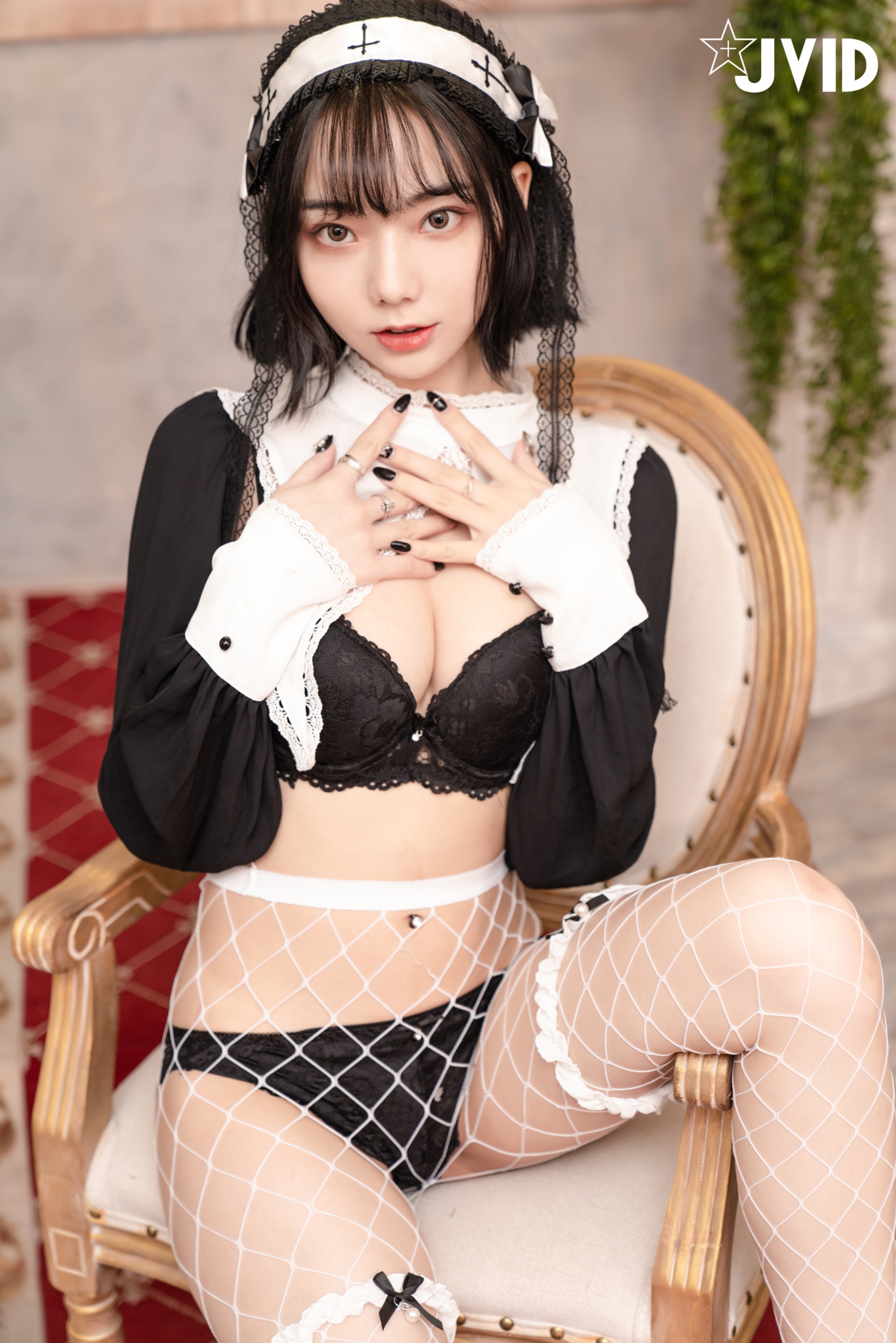 [JVID] 啾啾 – 甜美小修女啾啾深夜獨自在禮堂釋放人的慾望