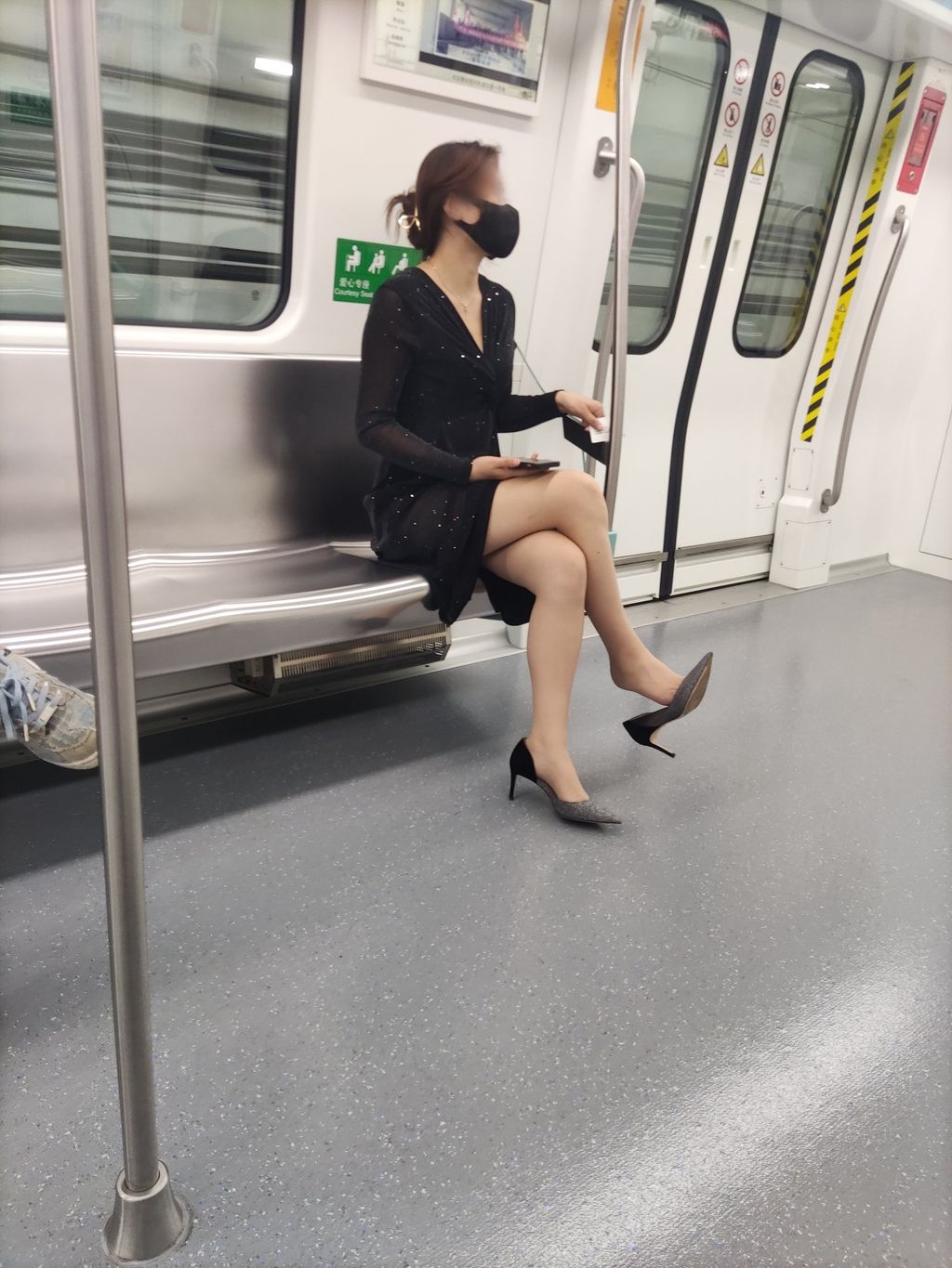 [OtherXXX] 沐子： 人前露出极品人妻