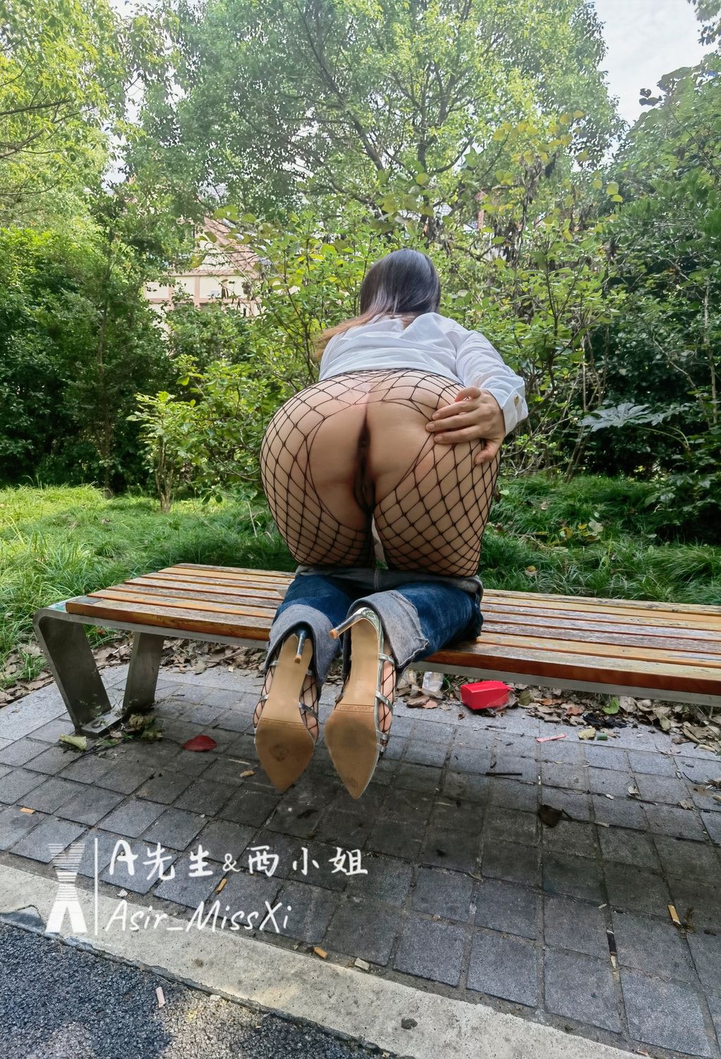 [OtherXXX] A先生西小姐： 淫妻调教 人前露出私拍福利