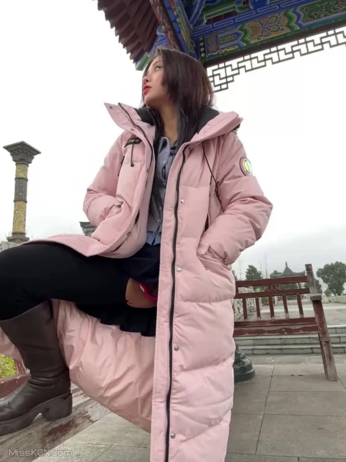 AsiaGoodLuck： 户外达人丝袜 公园 室内公共场所露出 长裙下塞跳蛋 #04