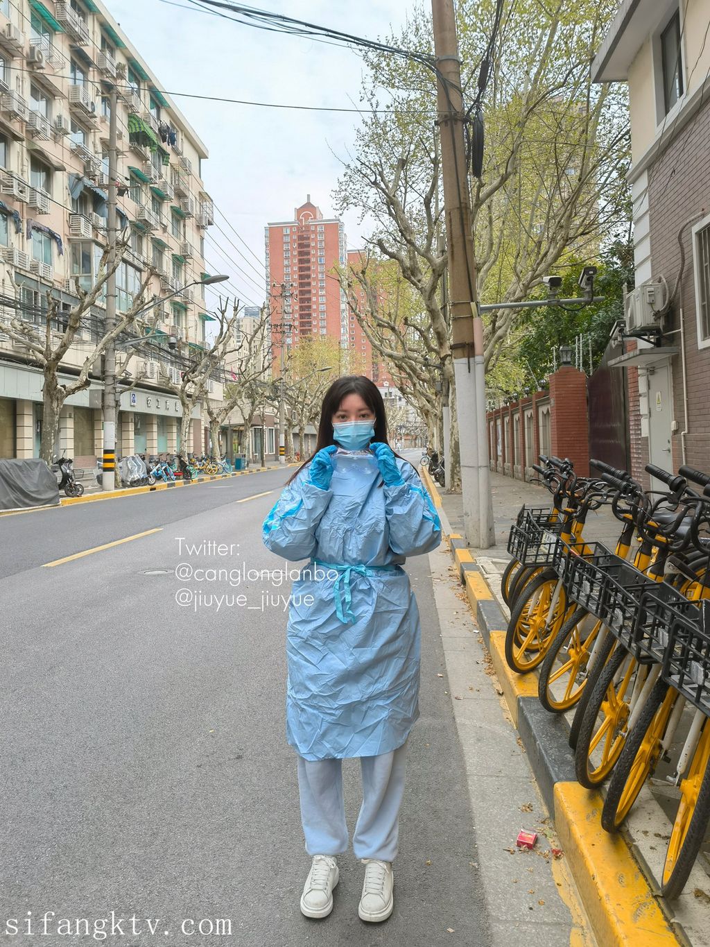 酒月： 极品巨乳 人前露出私拍