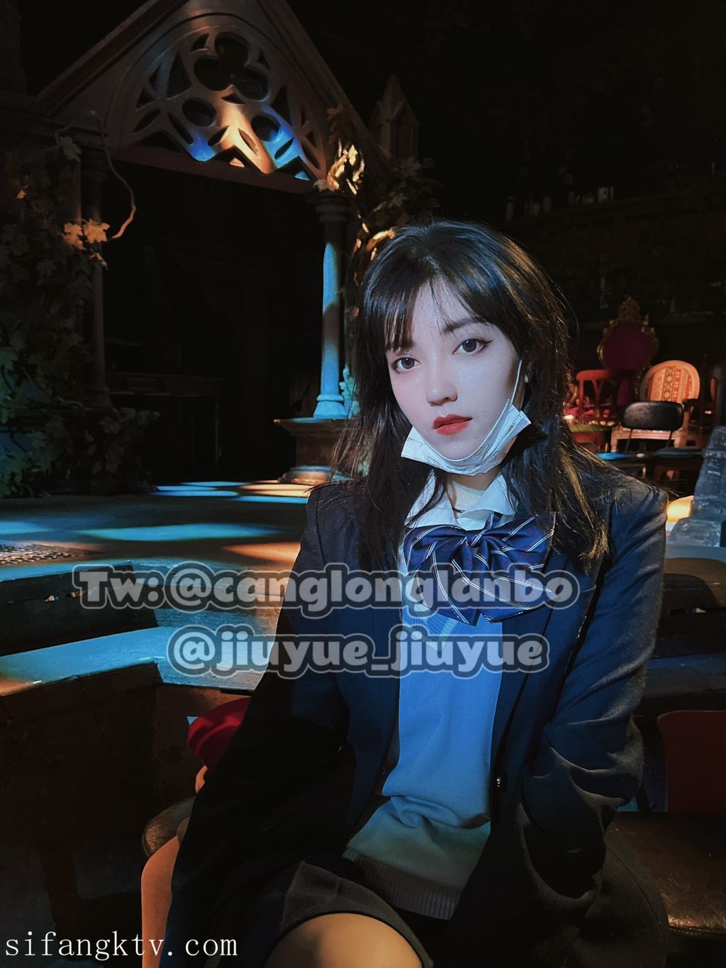 酒月： 极品巨乳 人前露出私拍