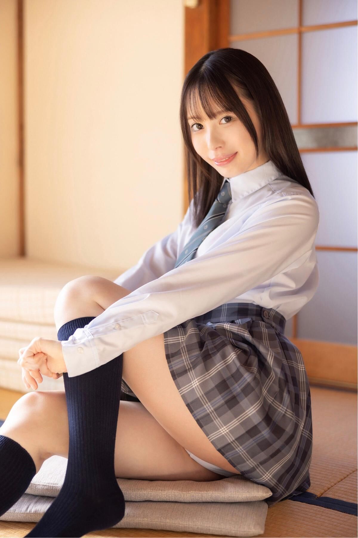 PANCHIRA - 全編制服パンチラ写真集 02