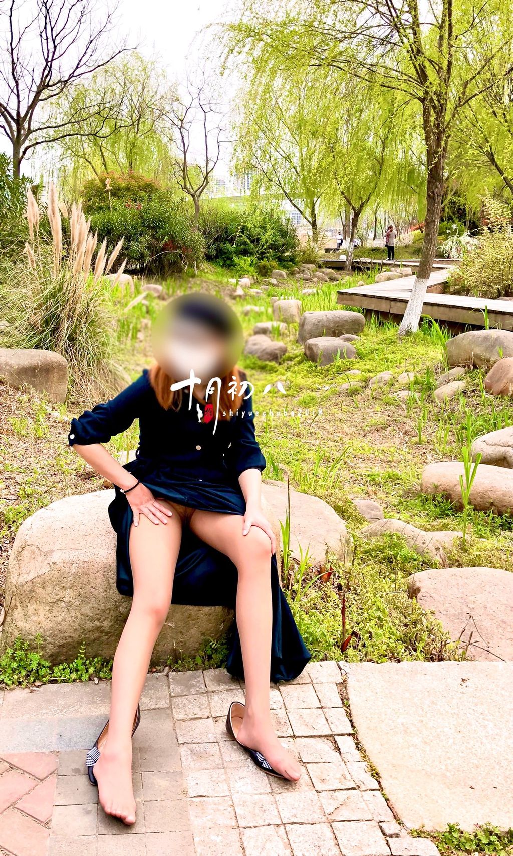 十月初八： 人前露出私拍合集