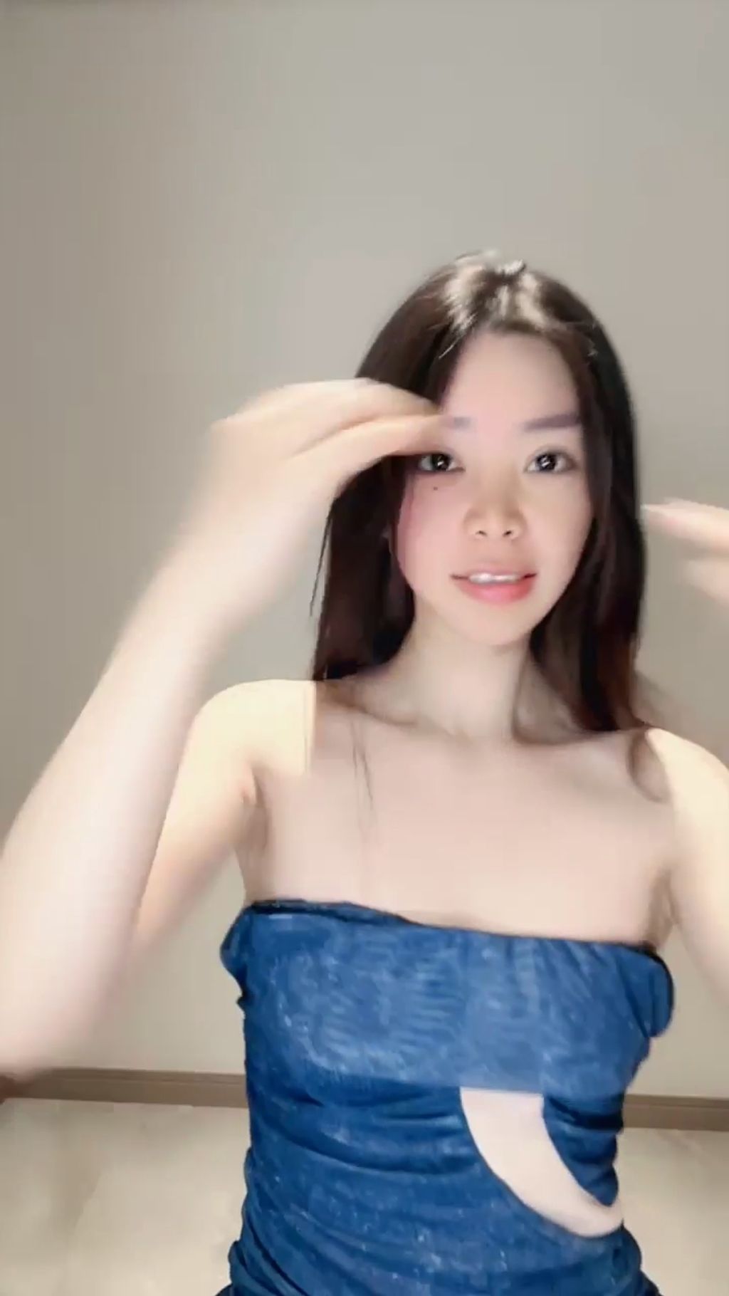 小爱： 舞蹈系气质女神 妖娆热舞 激烈喷水