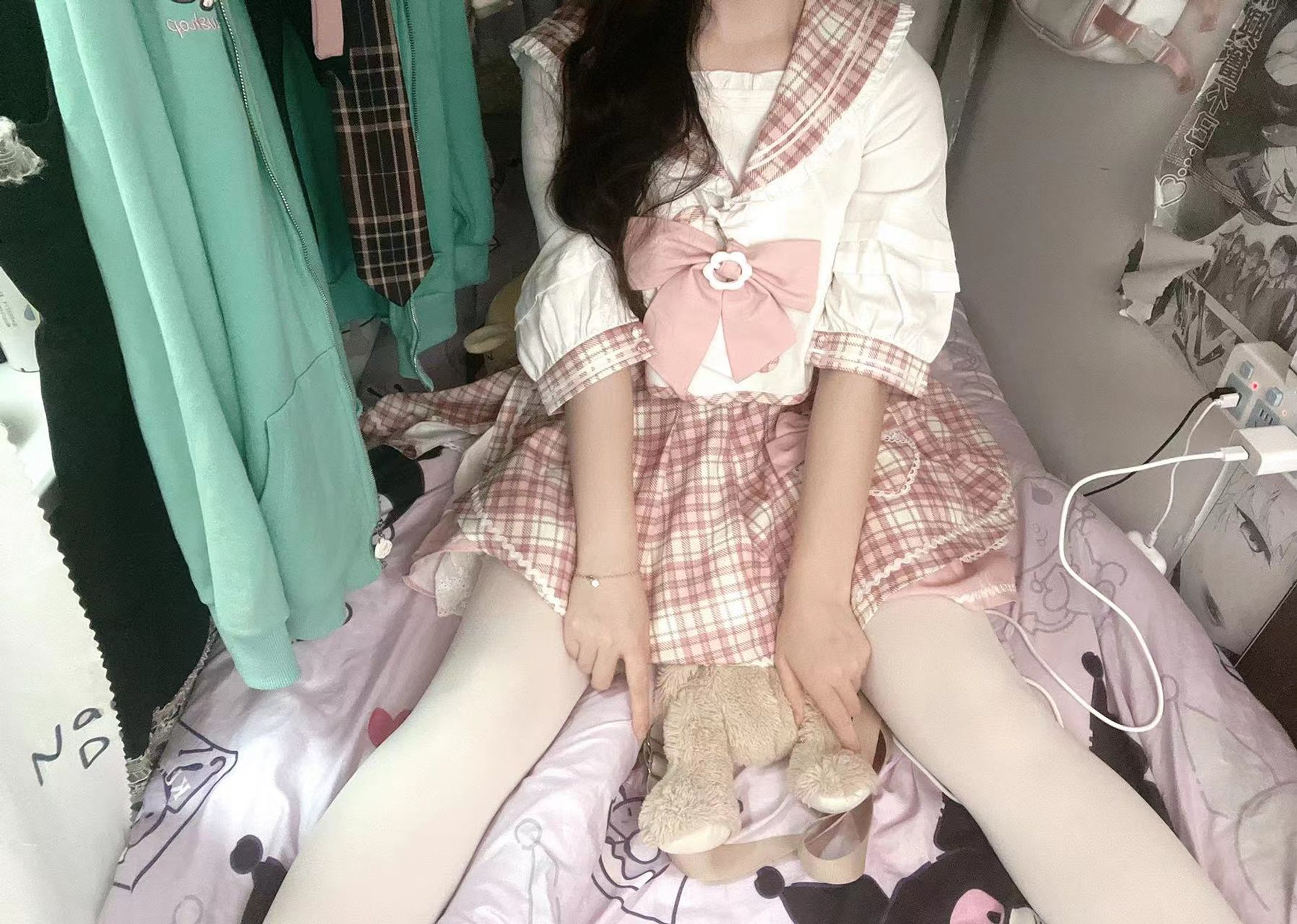 小坦克型女大学： 户外露出 漂亮学生妹私下极度反差 性瘾小母狗