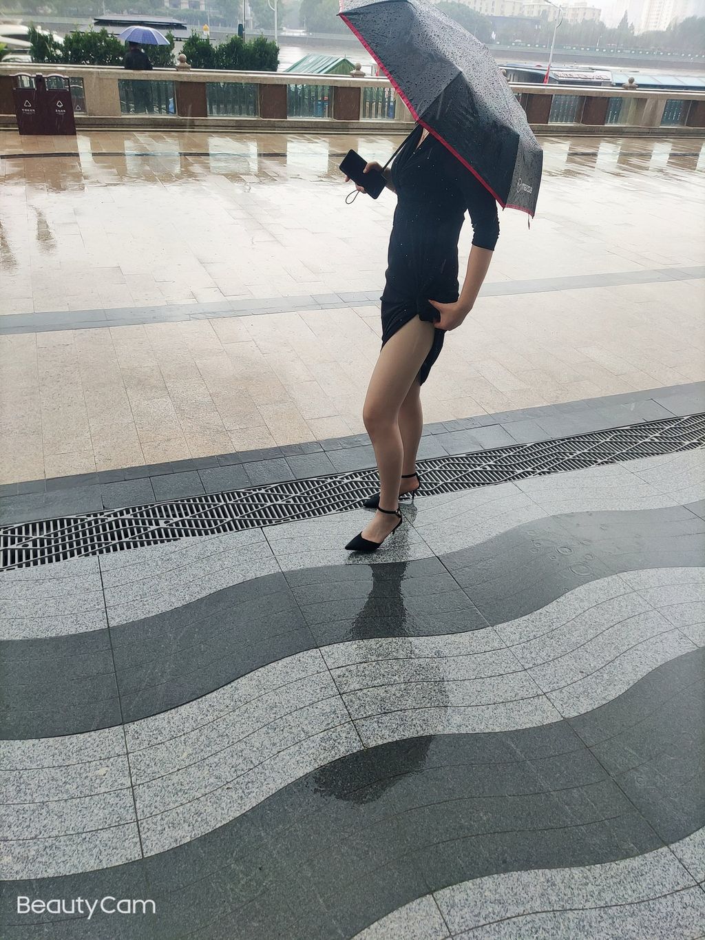 [OtherXXX] 沐子： 人前露出极品人妻