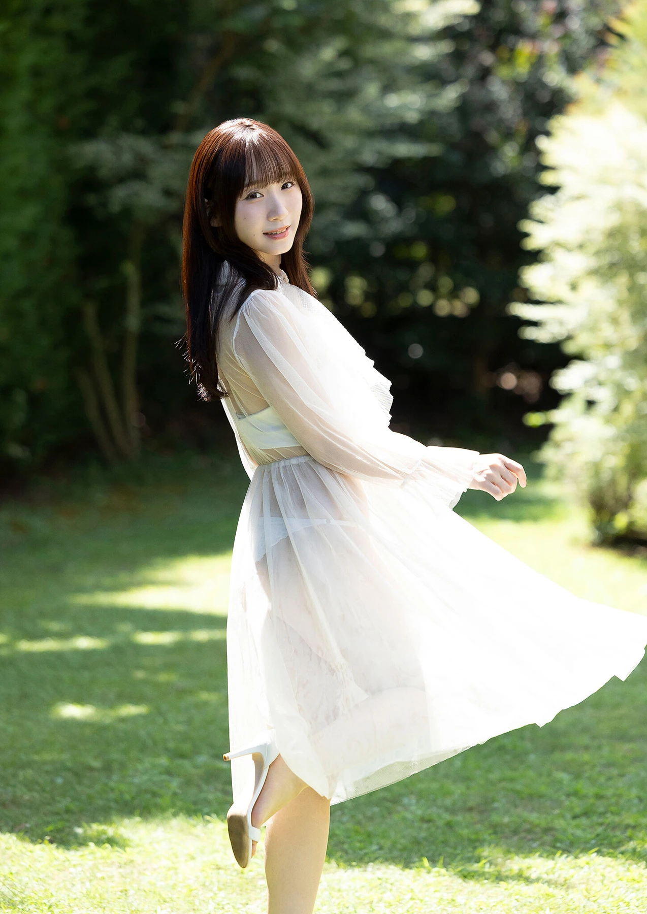 Moe Iori 伊織もえ, 写真集 スピサン グラビアフォトブック [幽かな休日]