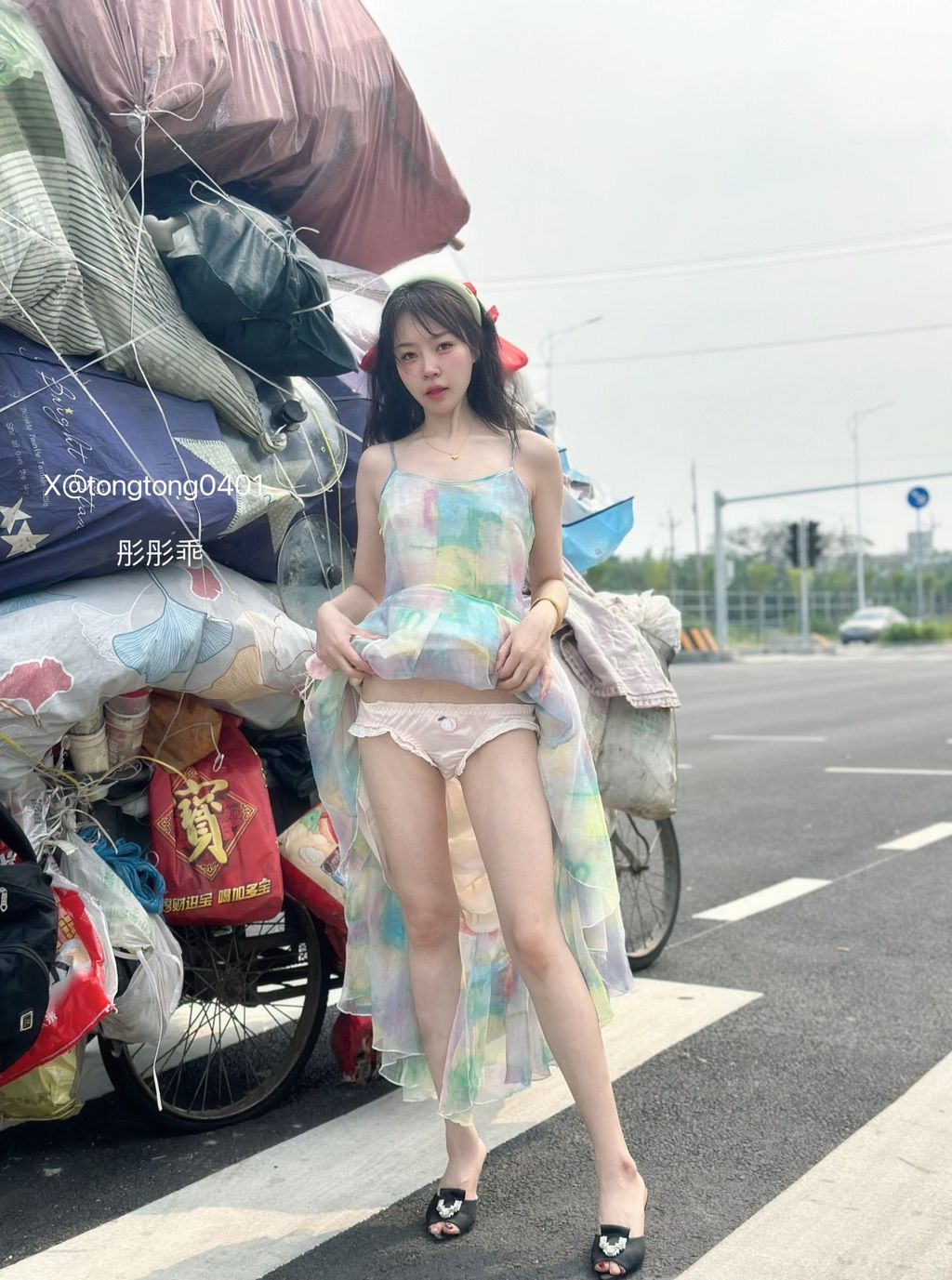 彤彤乖： 喜欢户外露出