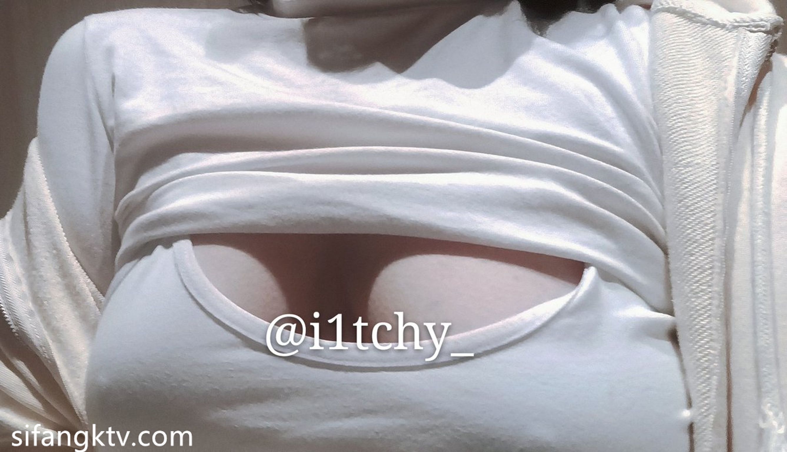 [OtherXXX] itchy： 巨乳蜂腰肥臀 魔鬼身材 私拍福利