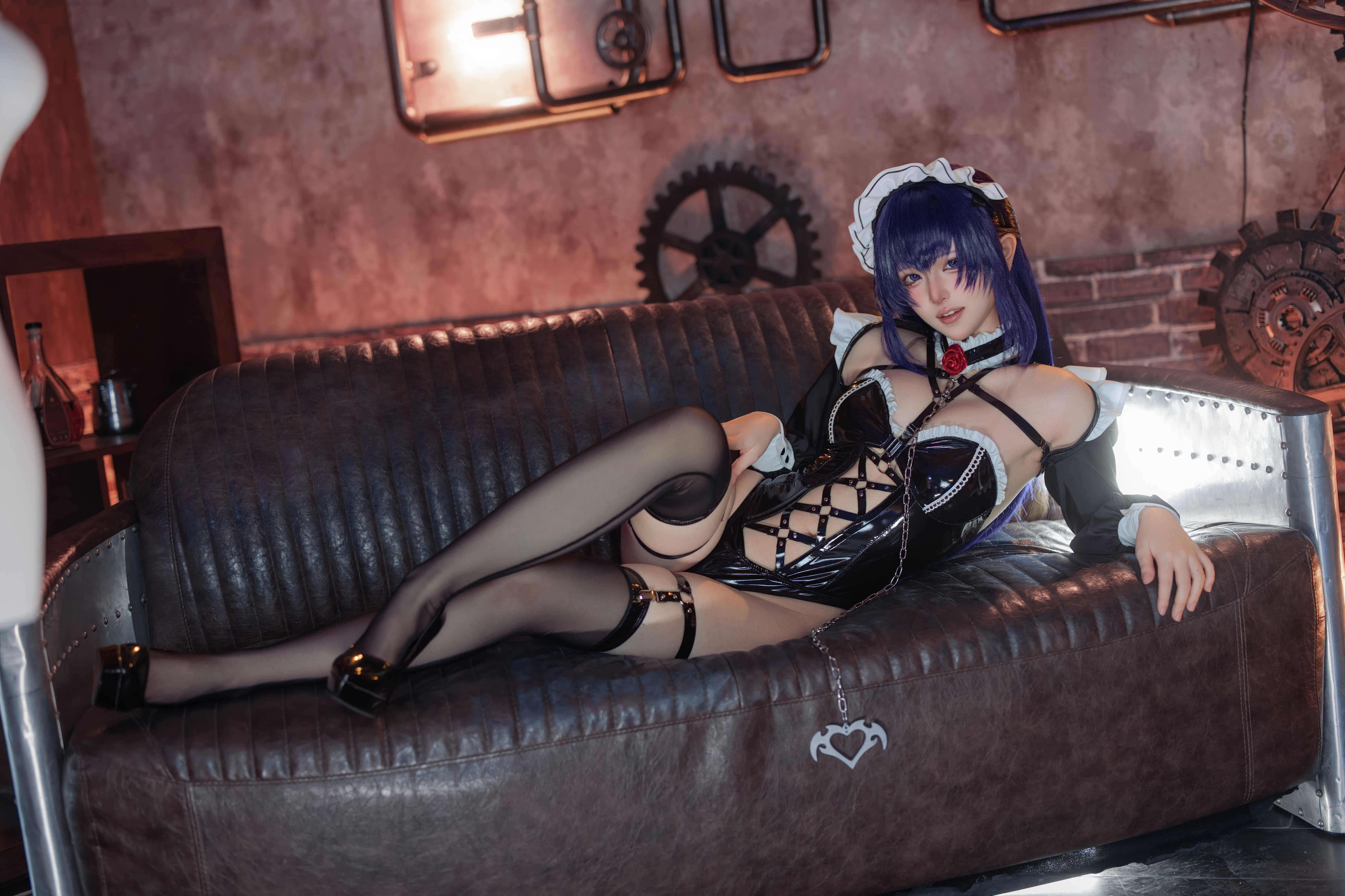 [Cosplay] 屿鱼 Nikke胜利女神 米哈拉·咖啡女仆