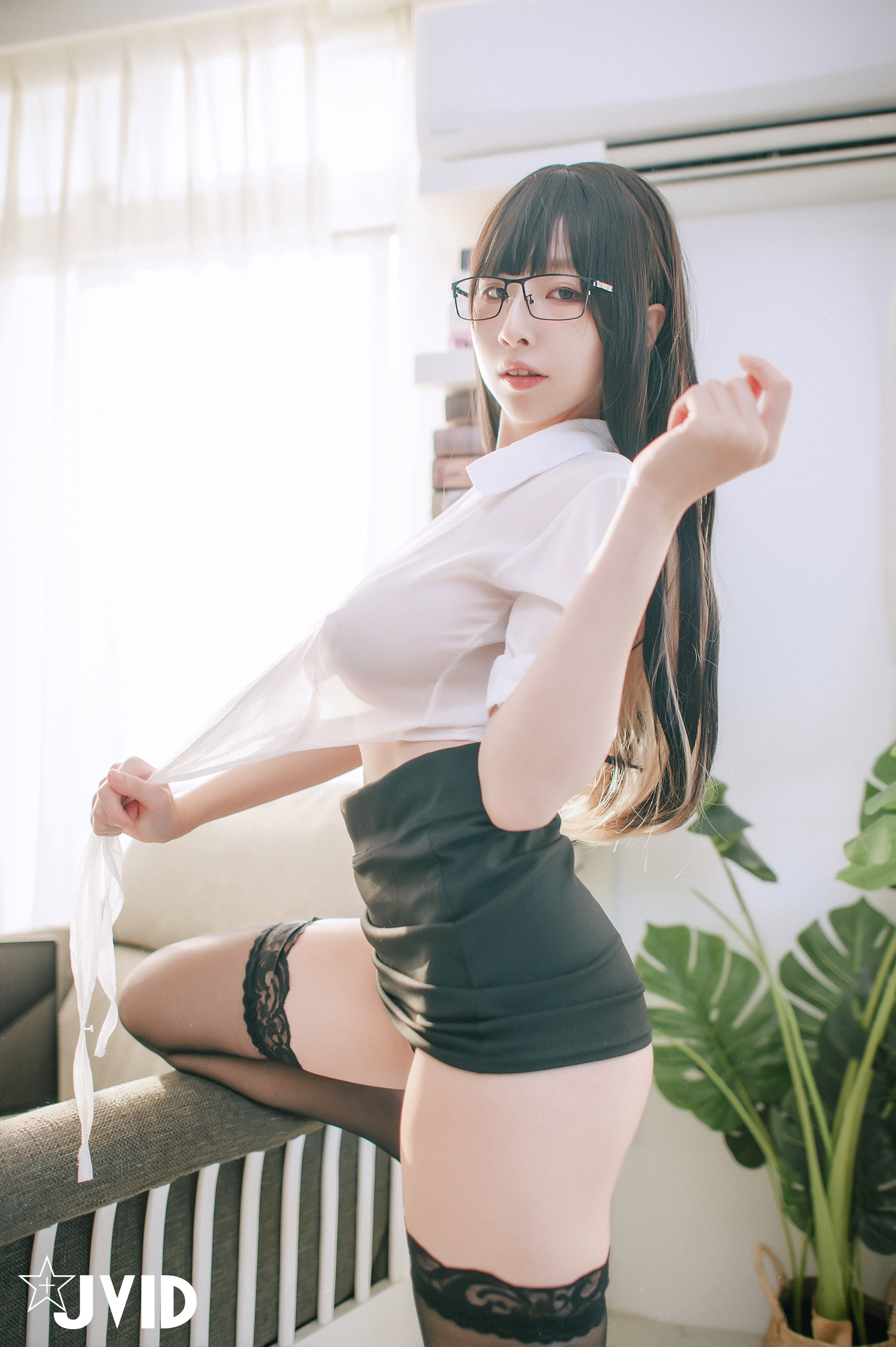 [JVID] 黎菲儿 – 超完美巨乳-色色的女同事加班时の脱衣诱惑