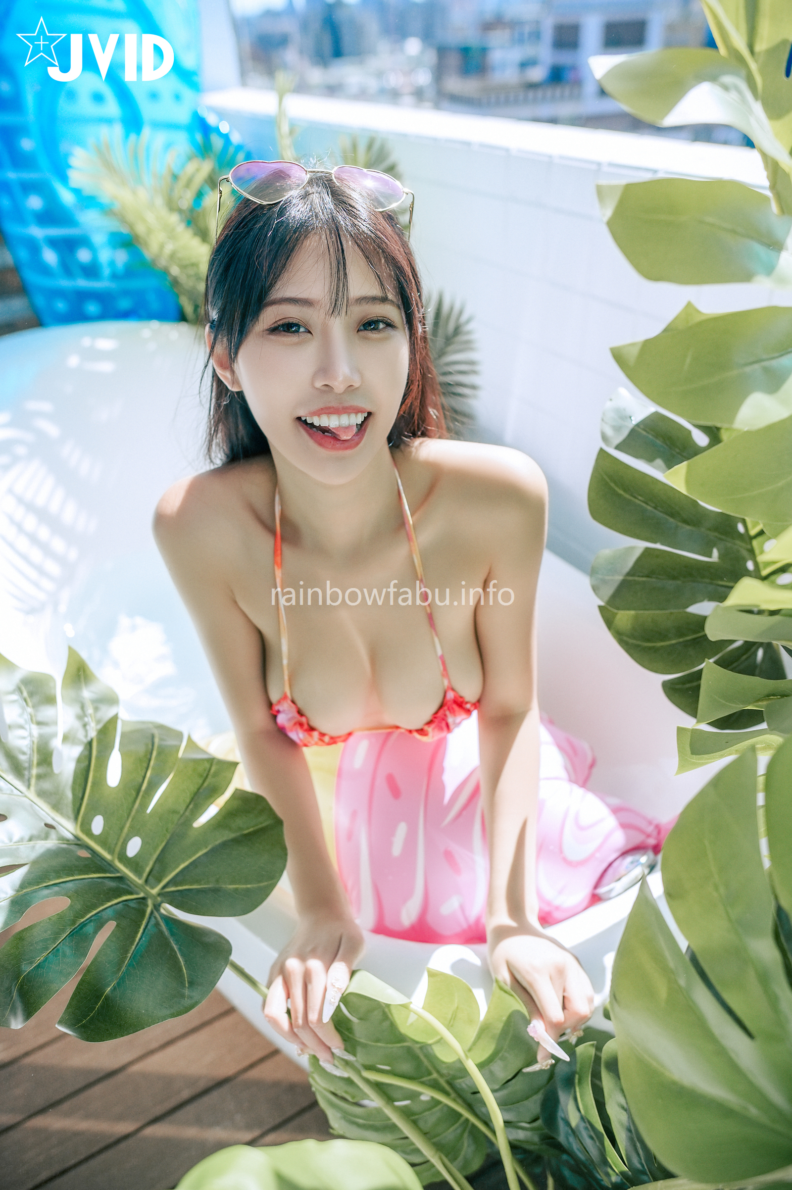 [JVID] WenHsin 玟妡 – 濕身陽台戲水夏日多巴胺😳超小片比基尼🔥羊入虎口不吃對不起自己😈