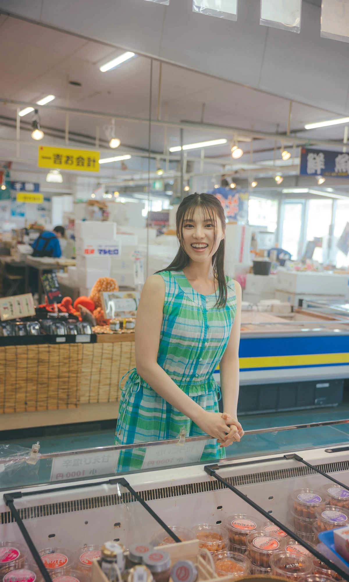 Iori Sagara 相楽伊織, 写真集 「more and more」