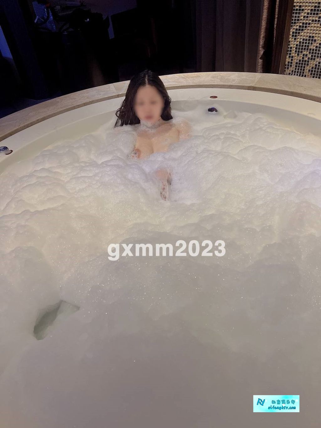 狗婷gxmm： 极品蛮腰肥臀反差母私拍完整版视图