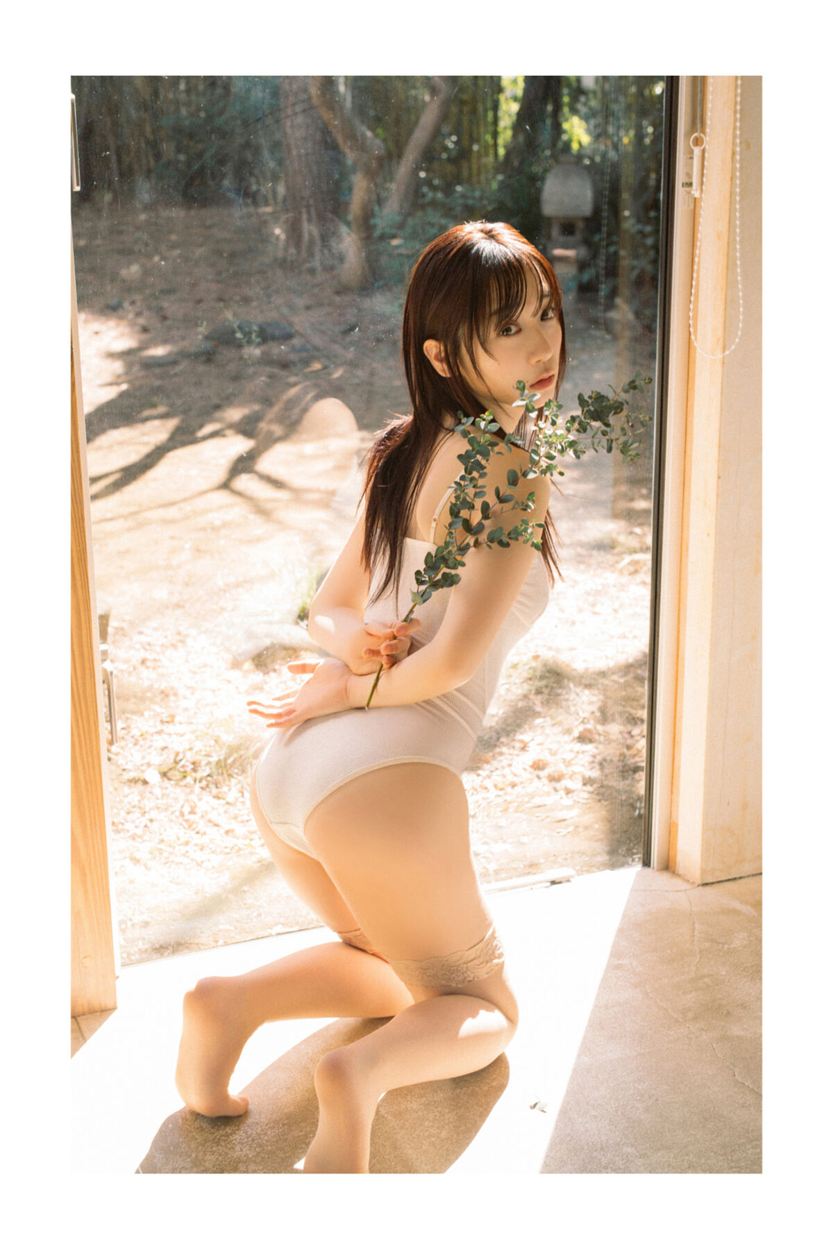 Moe Iori 伊織もえ - フェチラブヤングチャンピオンデジグラ