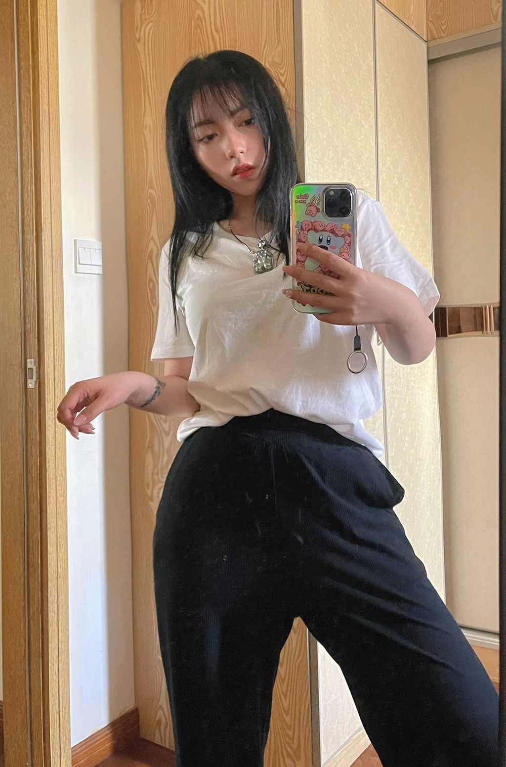 酒月： 极品巨乳 人前露出私拍