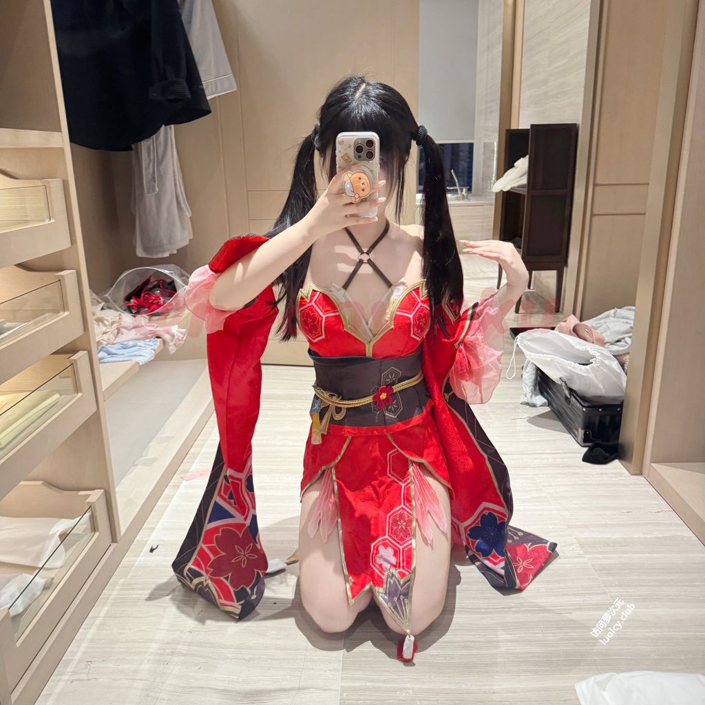 [OtherXXX] 呆呆(小粉馒头)： Cos大奶白虎萝莉 极品福利姬