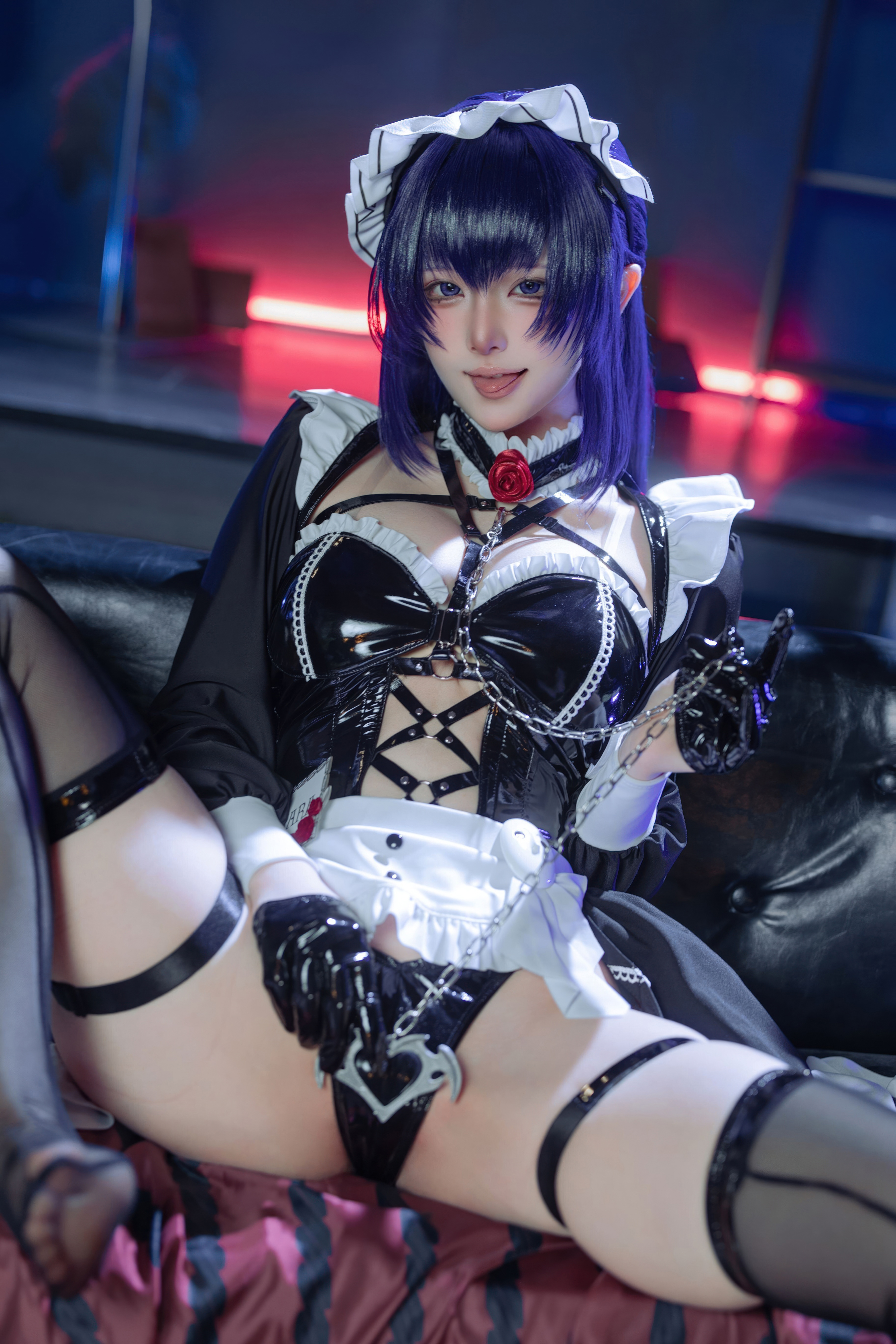[Cosplay] 屿鱼 Nikke胜利女神 米哈拉·咖啡女仆