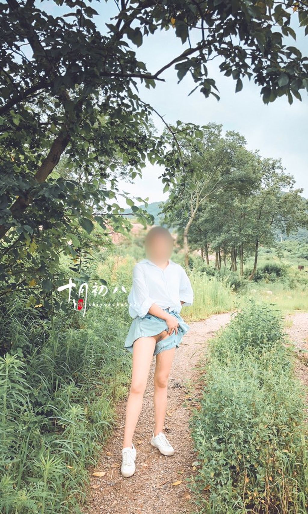 十月初八： 人前露出私拍合集