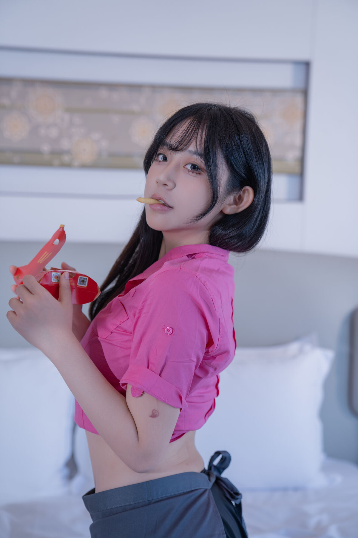YiTuYu艺图语 Vol.10518 Yi Yuan Tong Xue Jodie