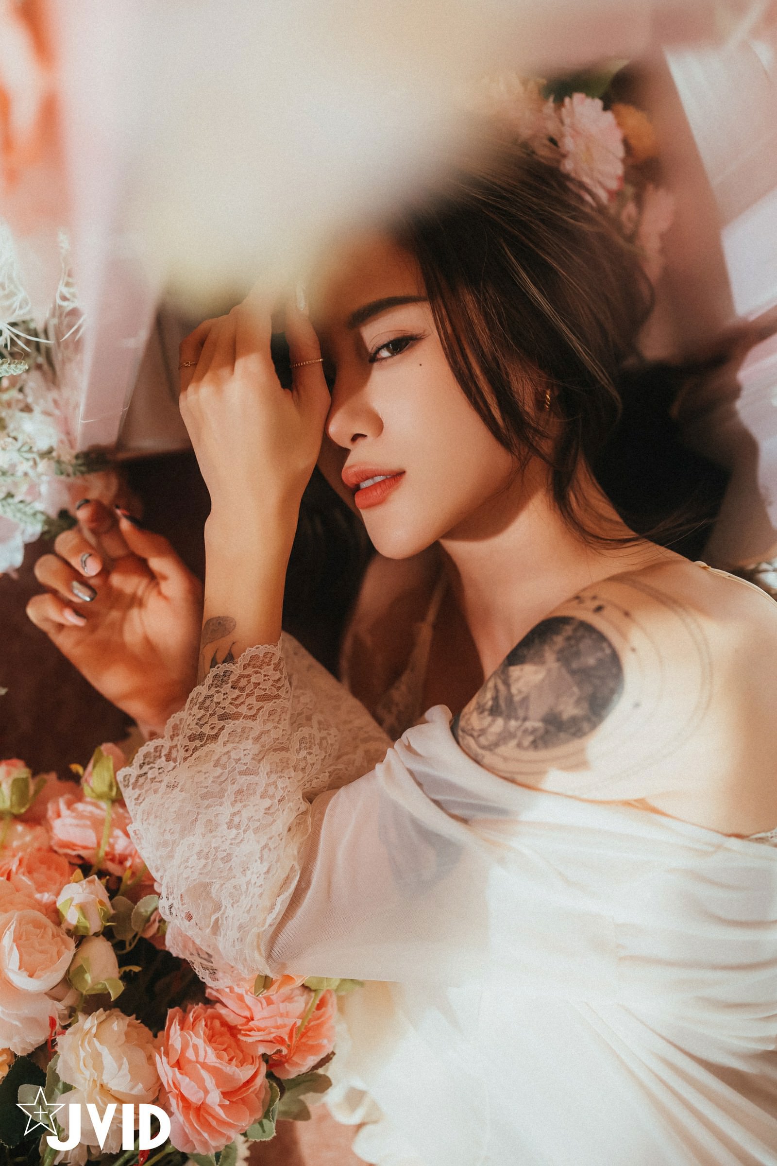 [JVID] Lara 雙囍 – 獨留的時光 與雙囍纏綿在浪漫花房的情緒與身體交流