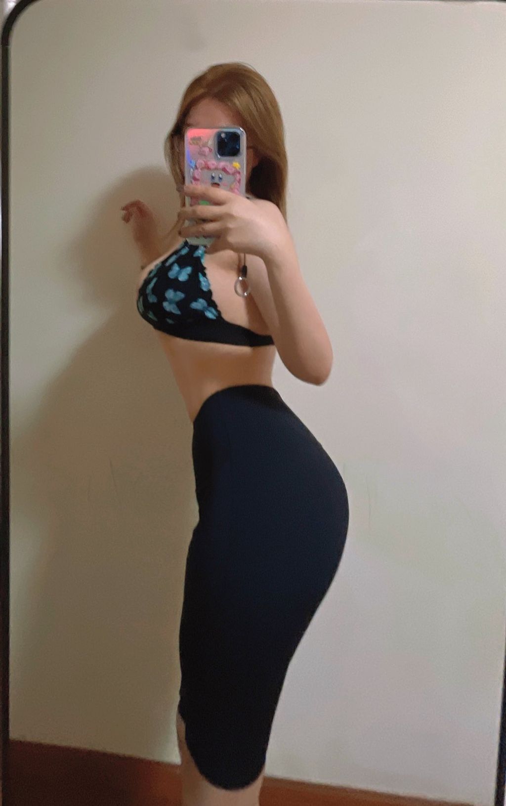酒月： 极品巨乳 人前露出私拍