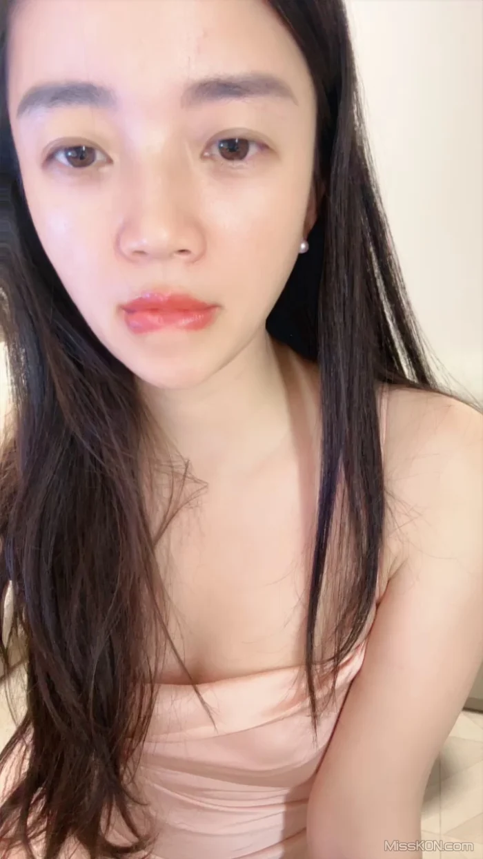 汐汐07： 顶级纯欲眼镜嫩妹 美腿丝袜高跟跳蛋喷水 浴室失神诱惑十足 #01