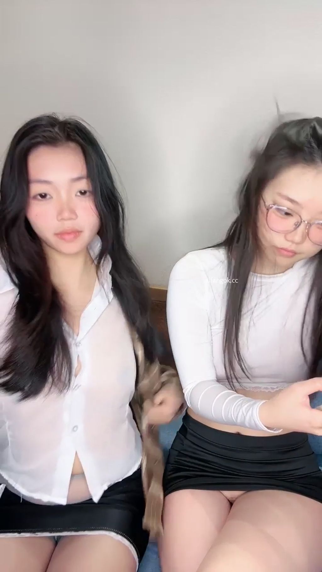 雯雯茜茜： 欲女双学妹 剧情演绎 勾引技师 外卖小哥 #01