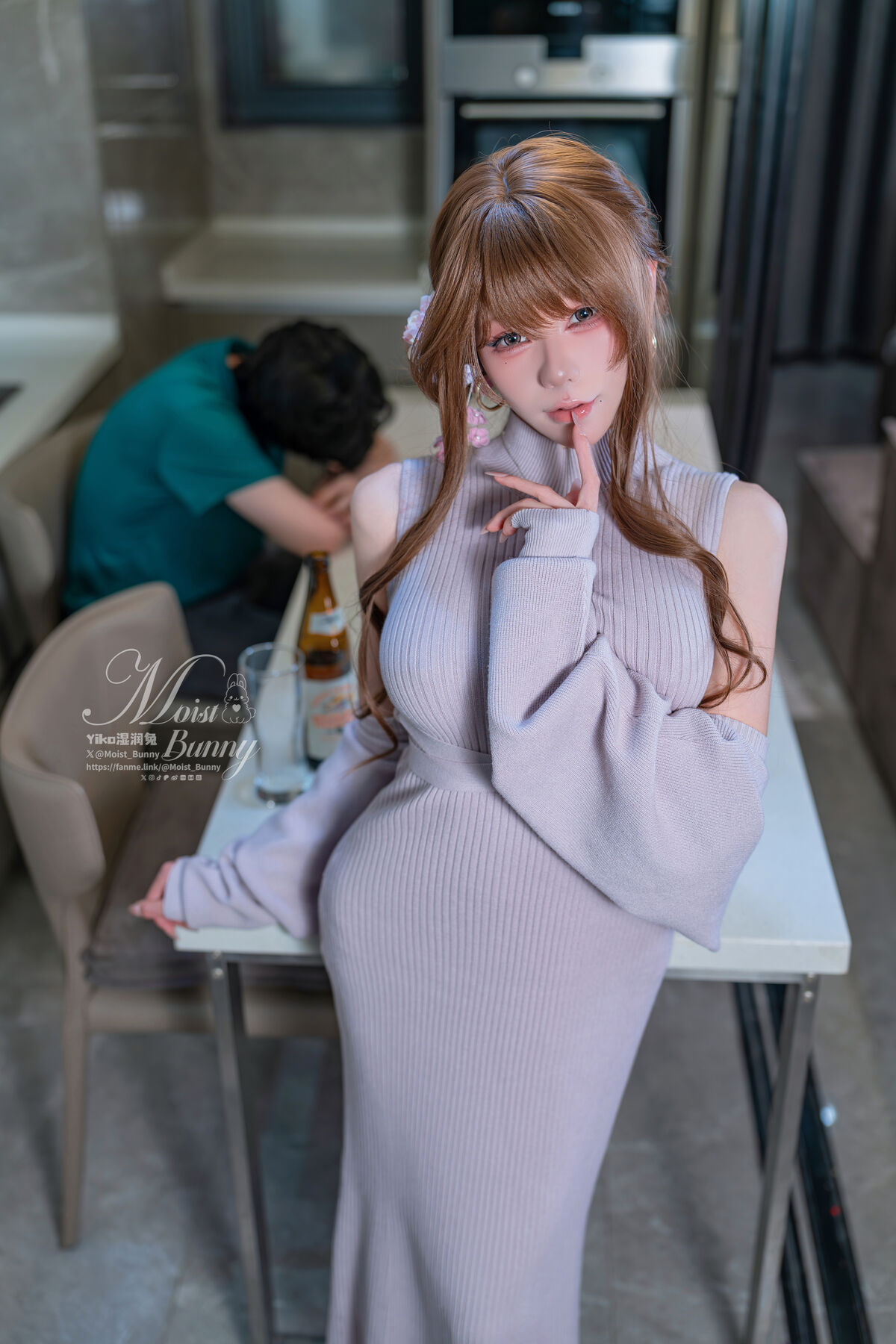 Coser@黏黏团子兔 - 2601月作品 在丈夫身边 Part01