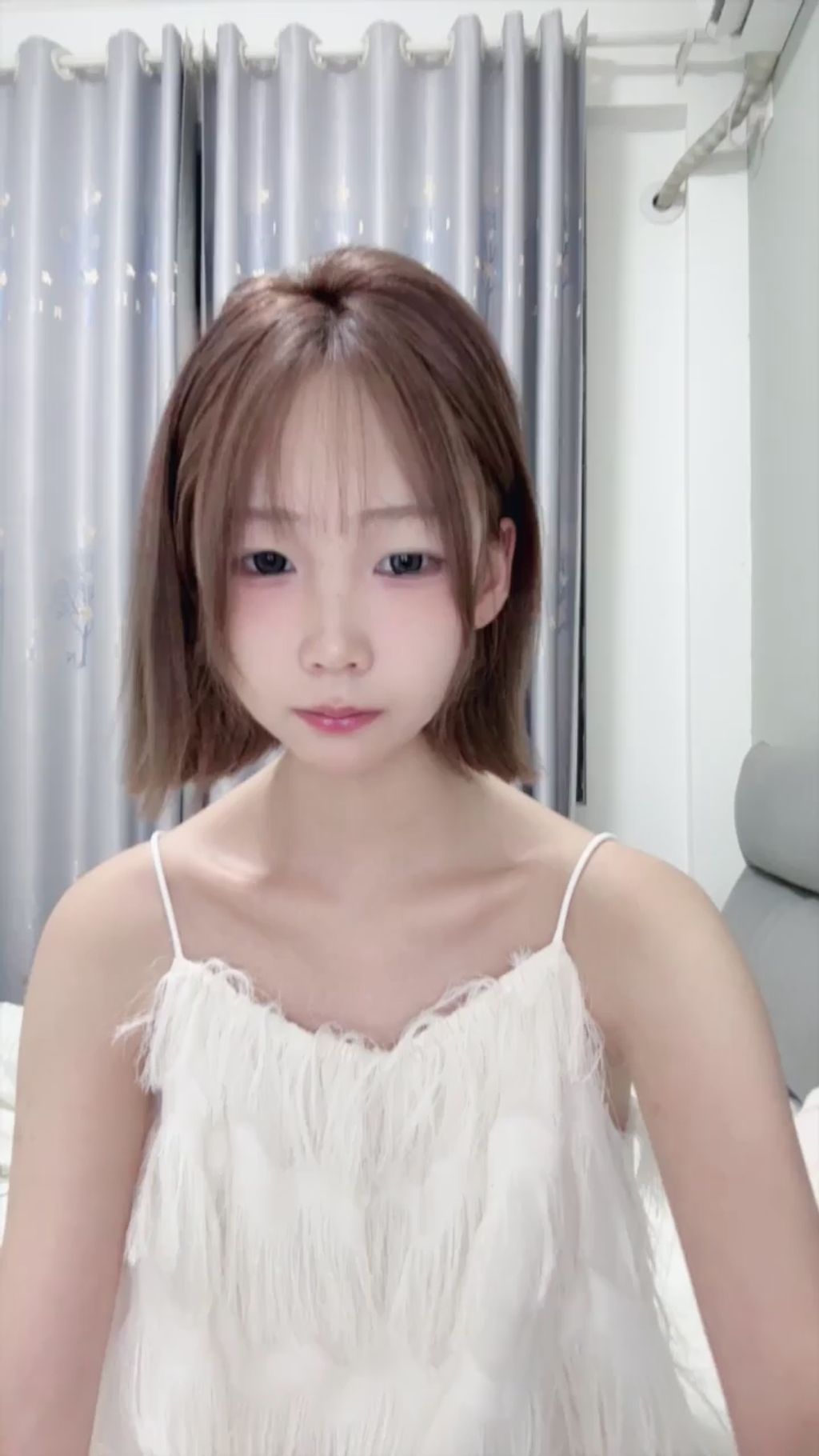 小涵： 古灵精怪 校花女神