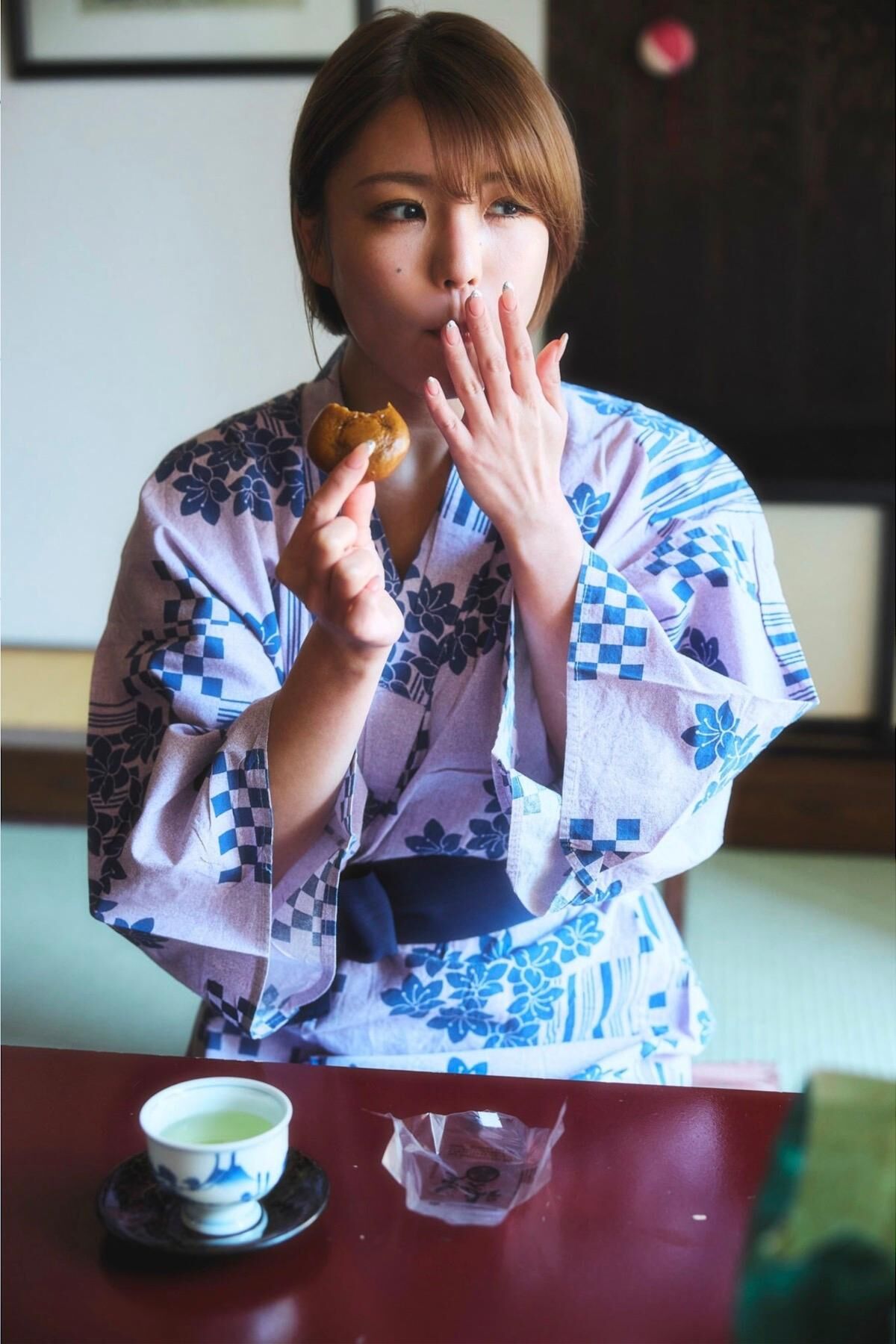 ENA - 元保健室の先生が放つ強烈な色気 SPA デジタル写真集