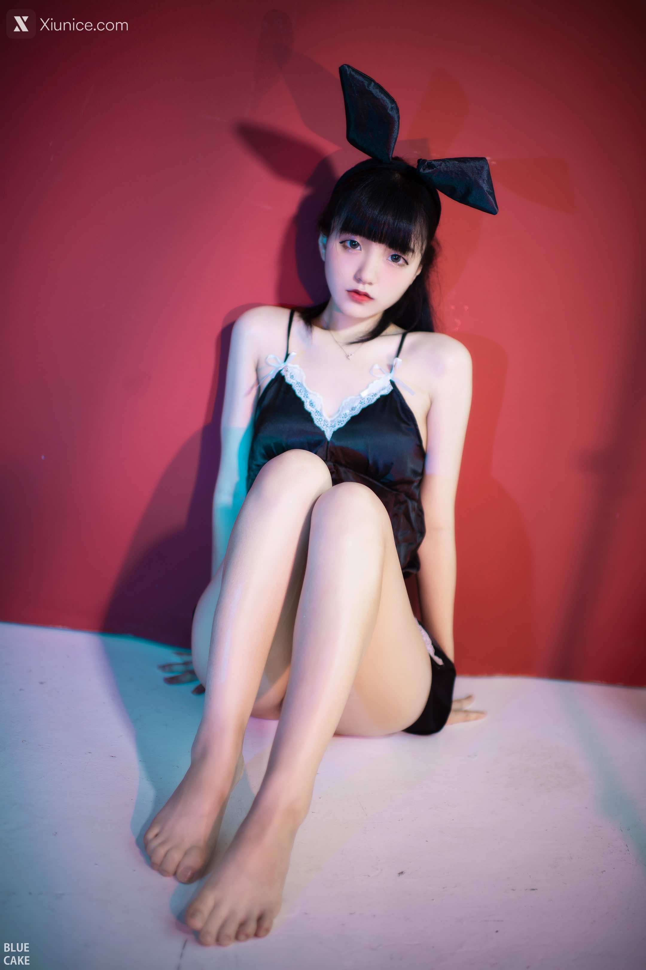 BLUECAKE Jeong Jenny (정제니) – WHITE 4K