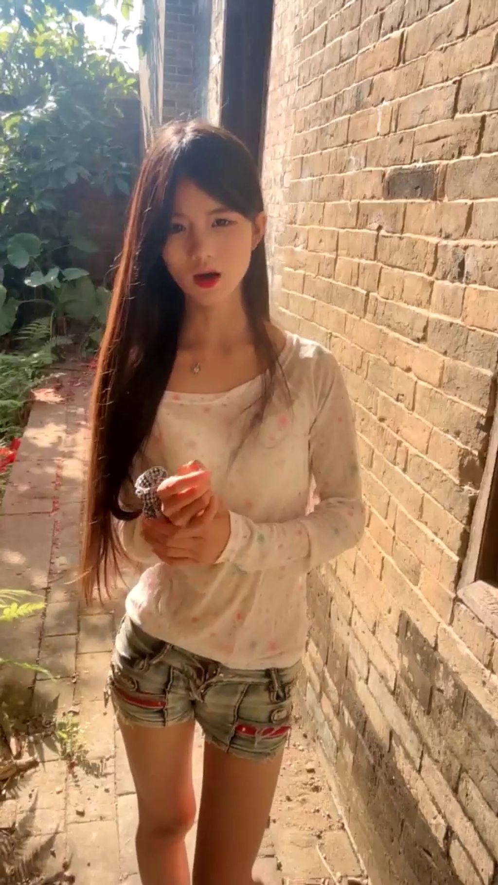 水嫩宝宝: 农村07年美少女 户外跳蛋 勾搭隔壁油腻大叔 18 水嫩宝宝: 农村07年美少女 户外跳蛋 勾搭隔壁油腻大叔