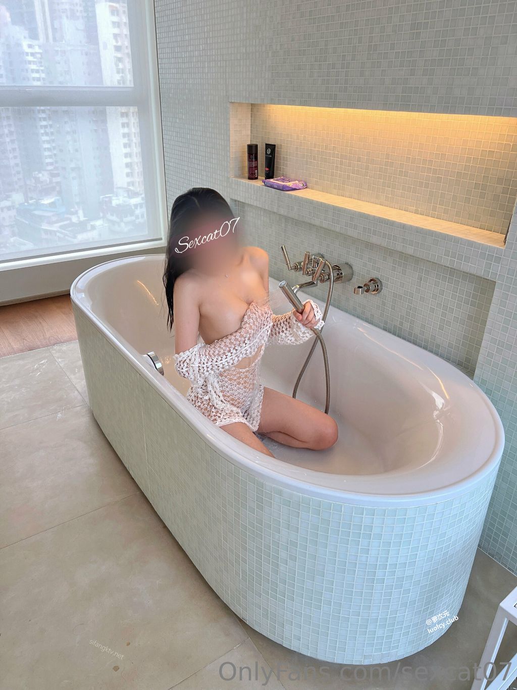 [OtherXXX] Sexcat(性感的猫)： OF究极绿帽骚妻 健身室大乱交混战