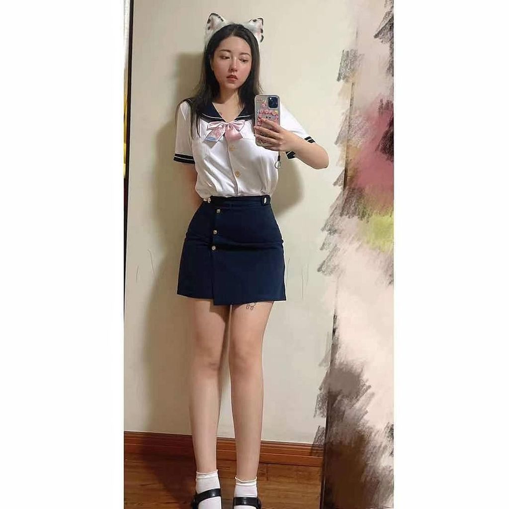 酒月： 极品巨乳 人前露出私拍