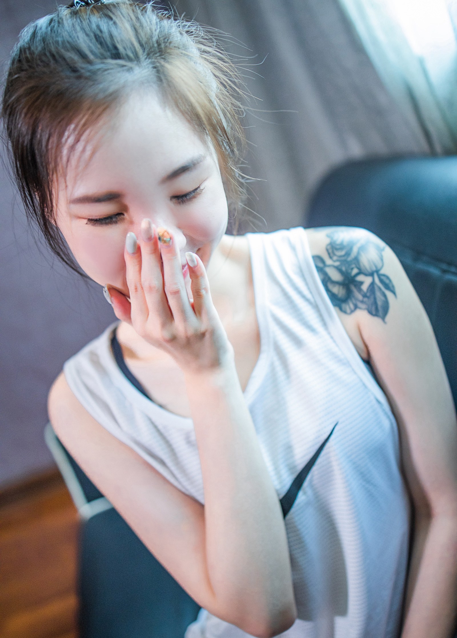 [JVID] Catlin – 高校初恋女生-运动后Sex-約打籃球-卻被好友偷約去旅館