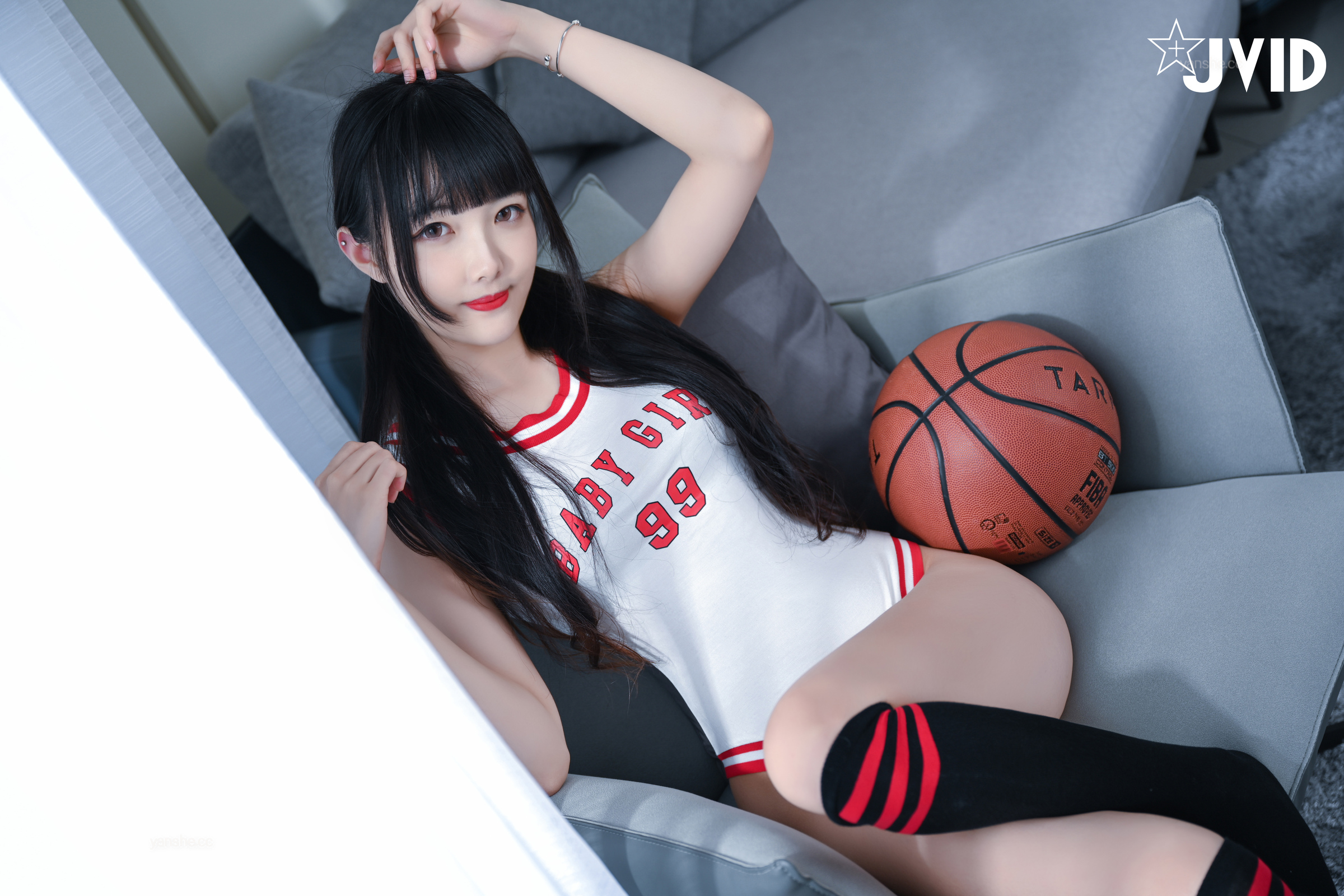 [JVID] 敏綺Miki – 新到職女球經,沒穿衣服背著球袋就來報到