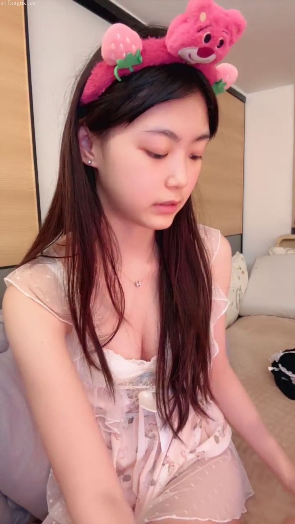 小佳宝： 校花级小美女付费首秀
