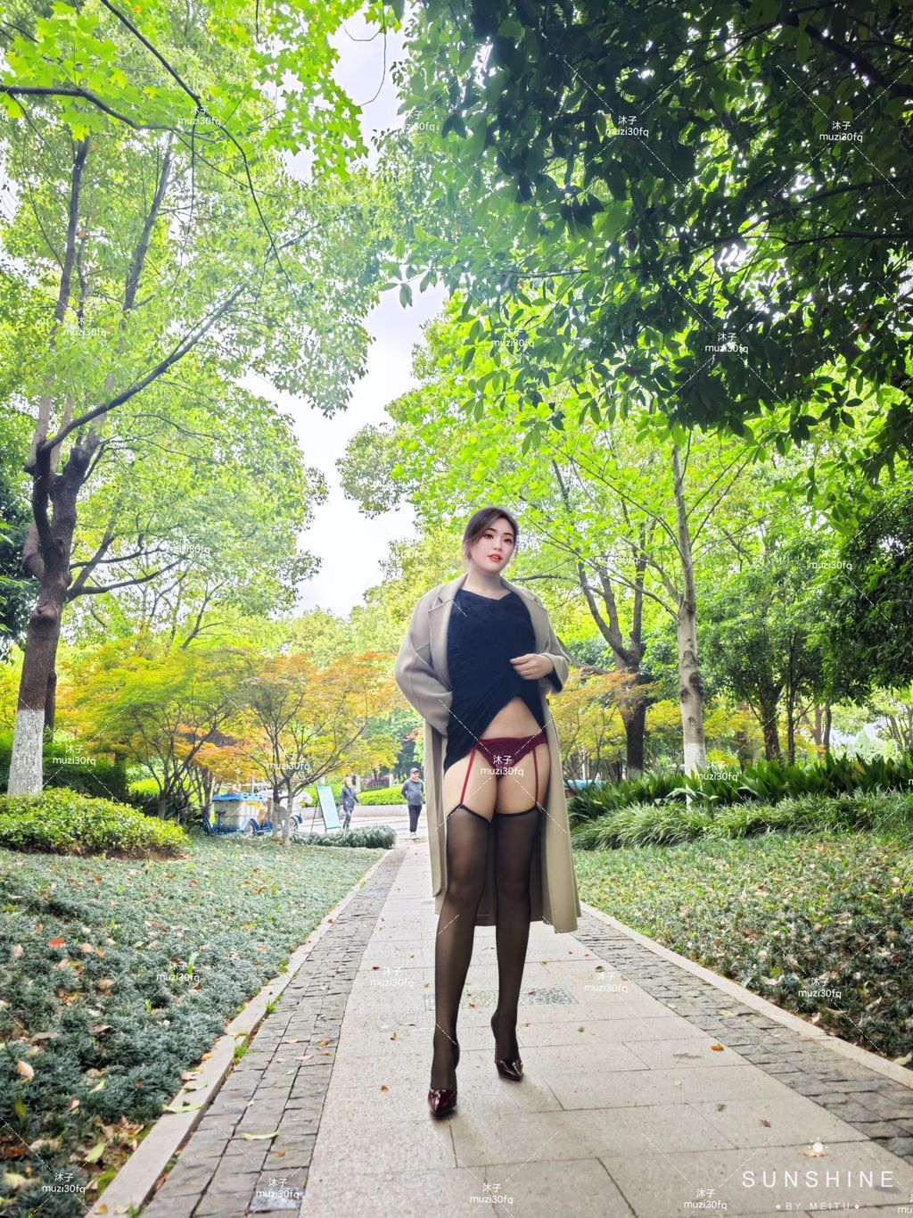 [OtherXXX] 沐子： 人前露出极品人妻