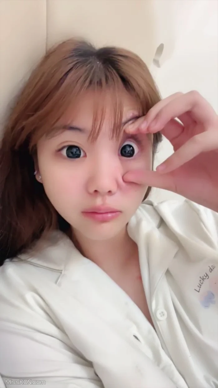 西不西： 顶级校花 舌吻吃鸡