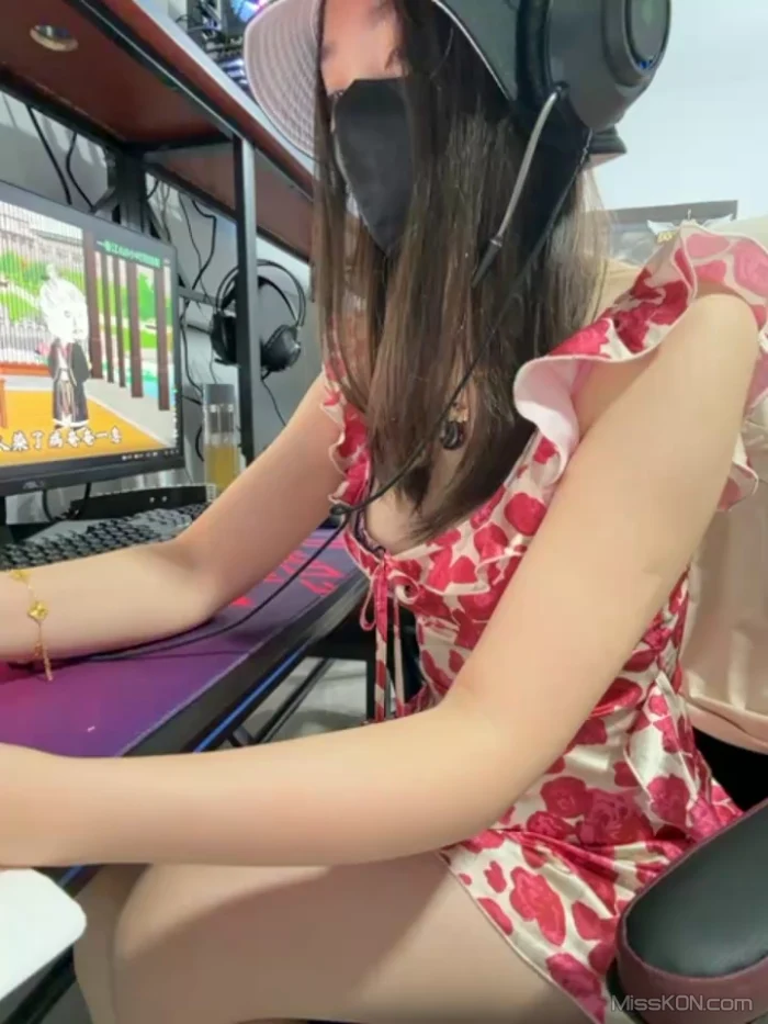 Lucky-cat88： 露出小美女 挑战公共场合露出 高尔夫球场 网吧 出租车 #04